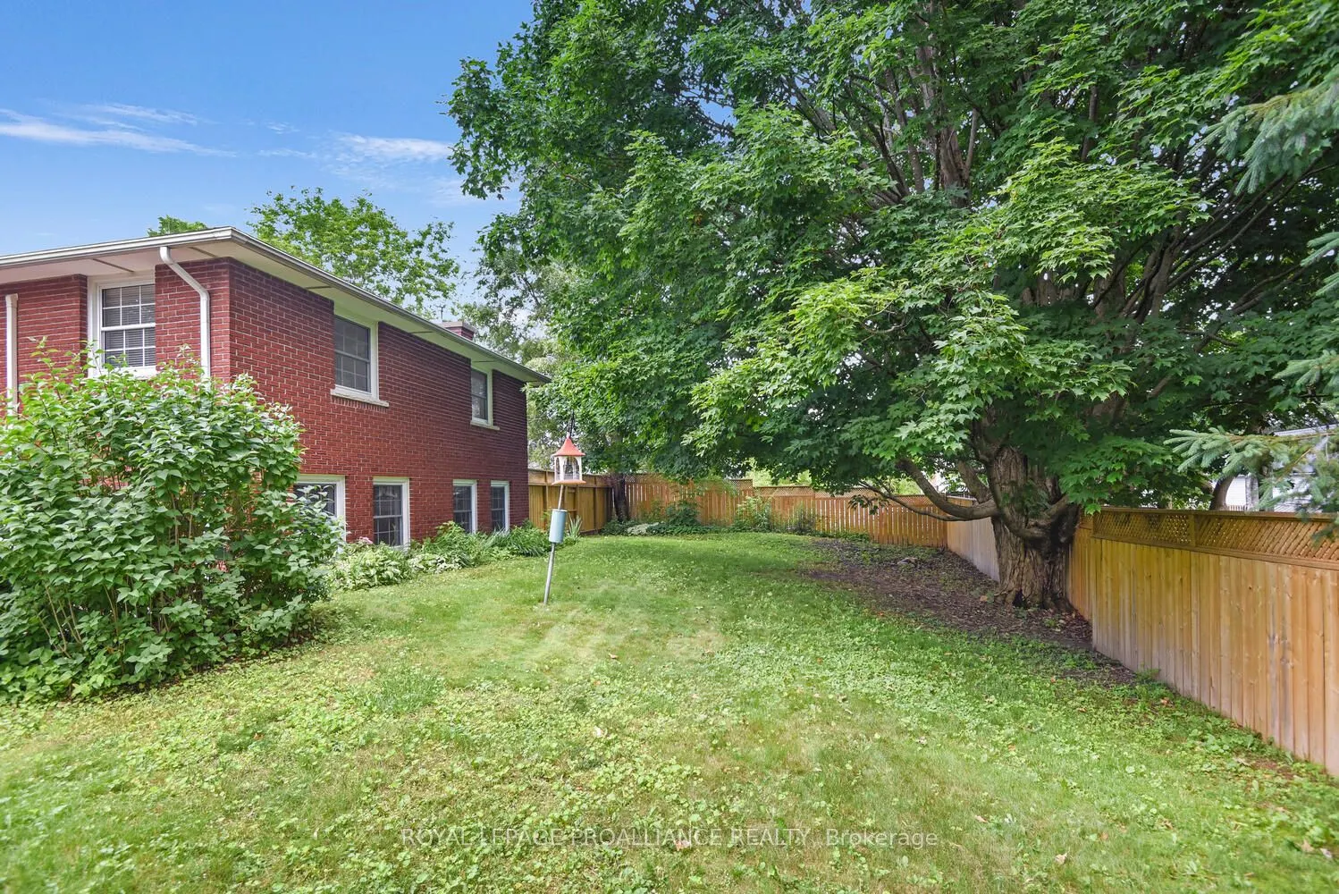 342 Abbott Street W