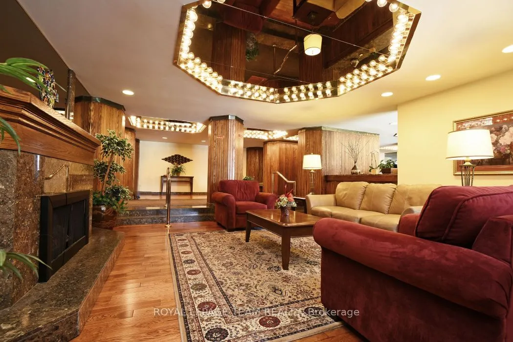 2871 Richmond Road, #904