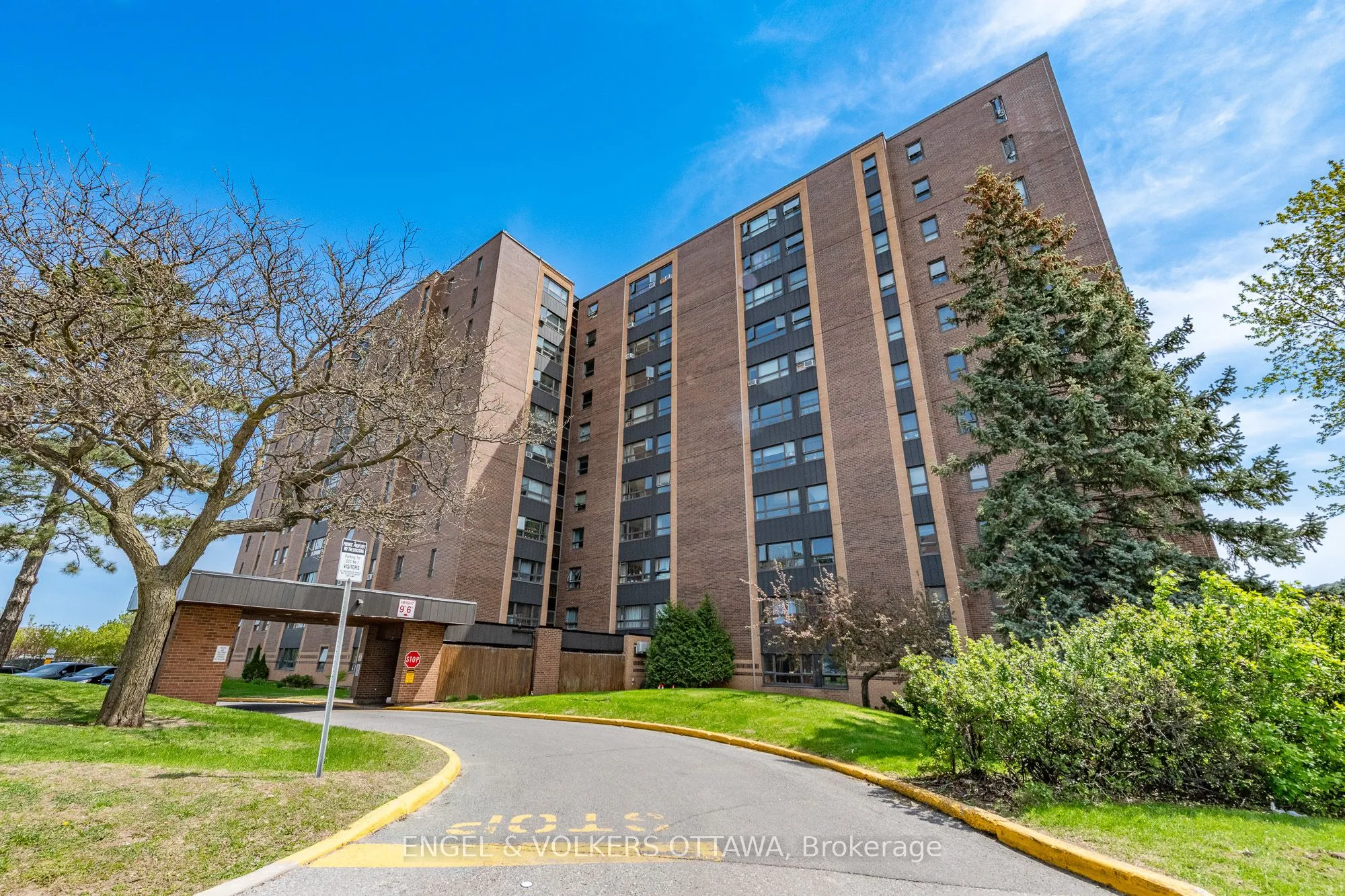 1356 Meadowlands Drive E, #8