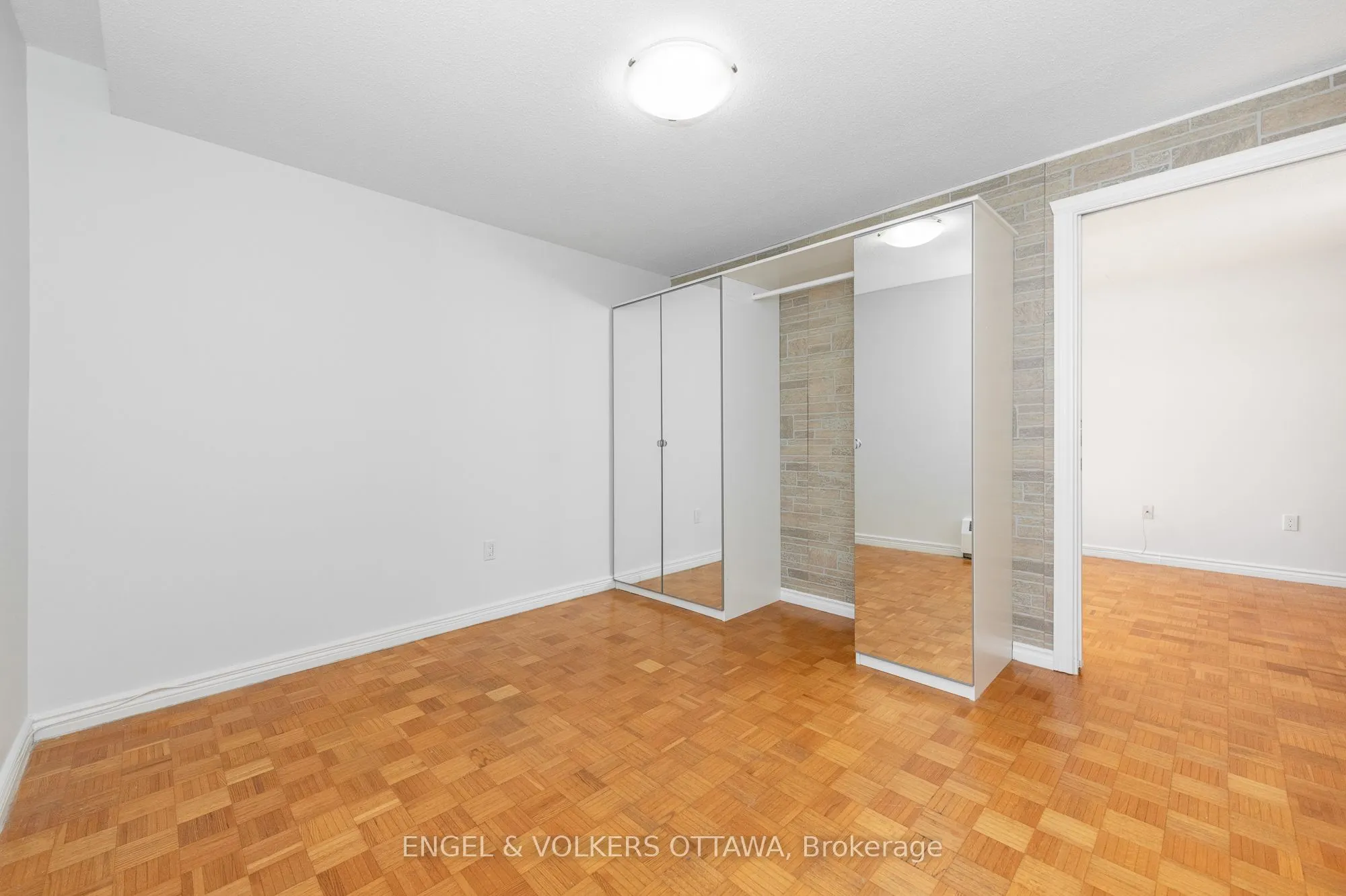 1356 Meadowlands Drive E, #8