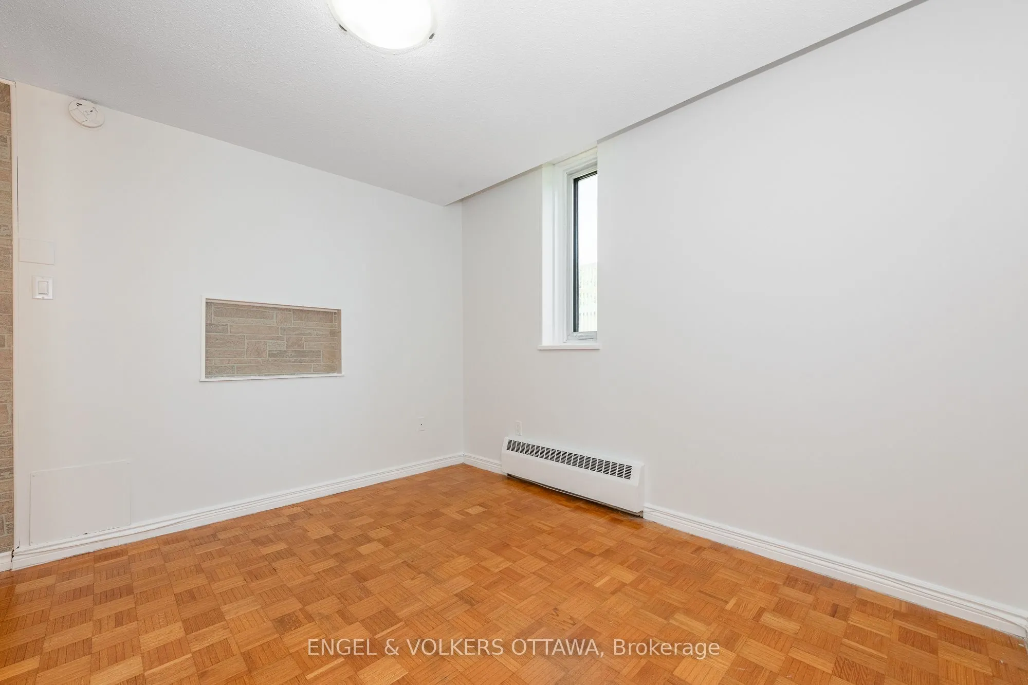 1356 Meadowlands Drive E, #8