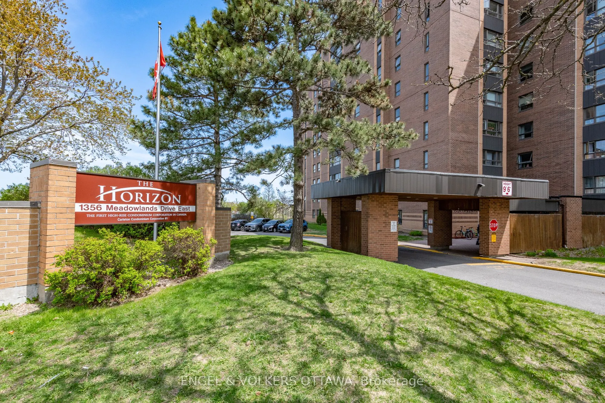 1356 Meadowlands Drive E, #8