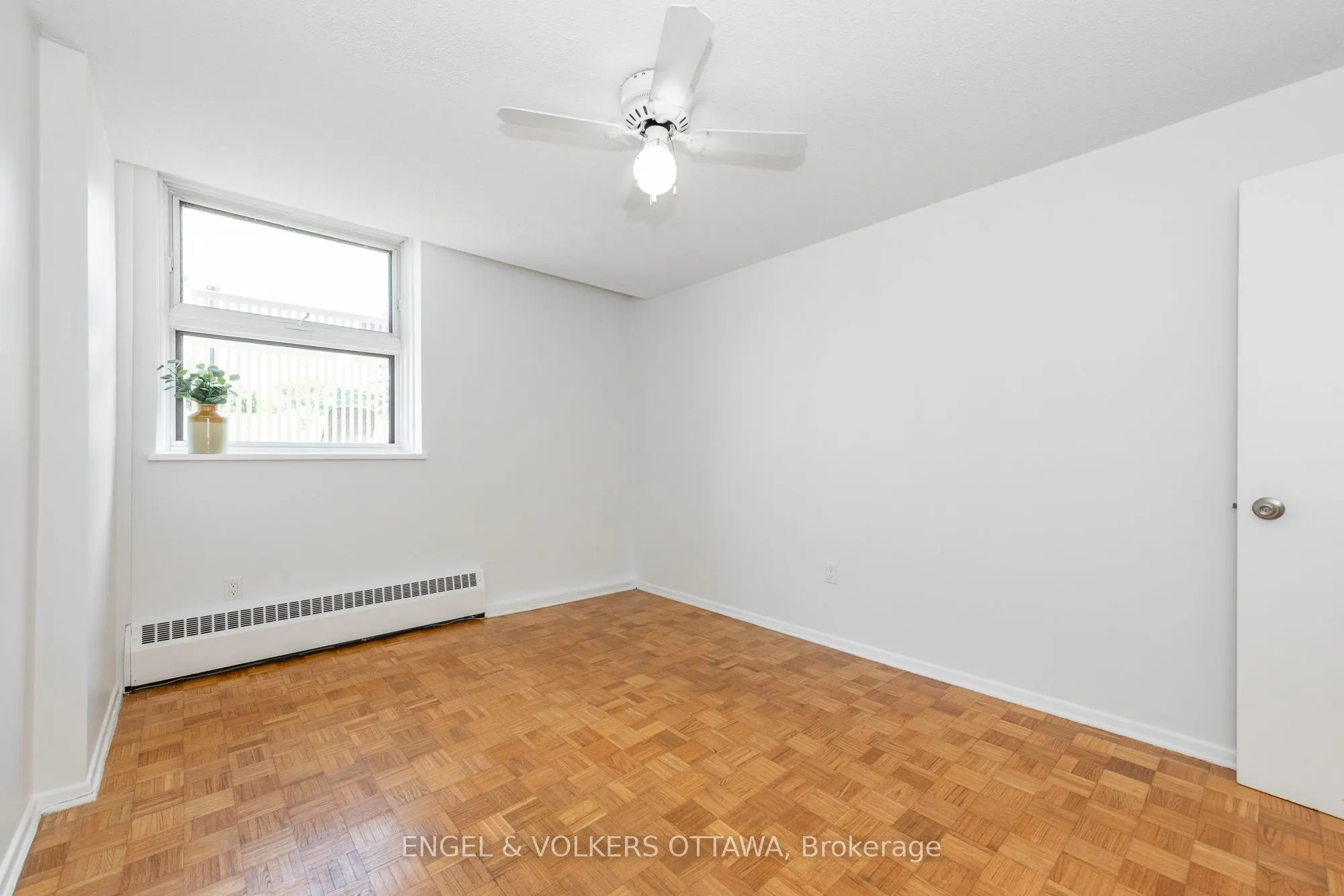 1356 Meadowlands Drive E, #8