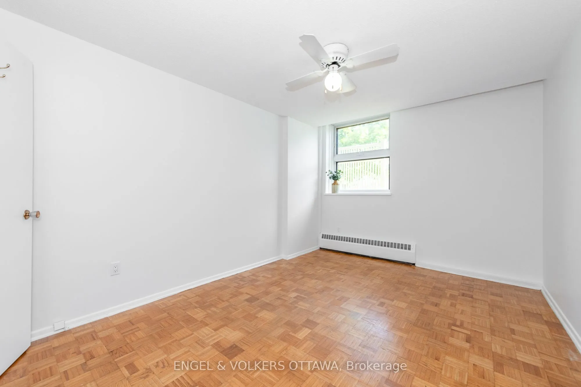 1356 Meadowlands Drive E, #8