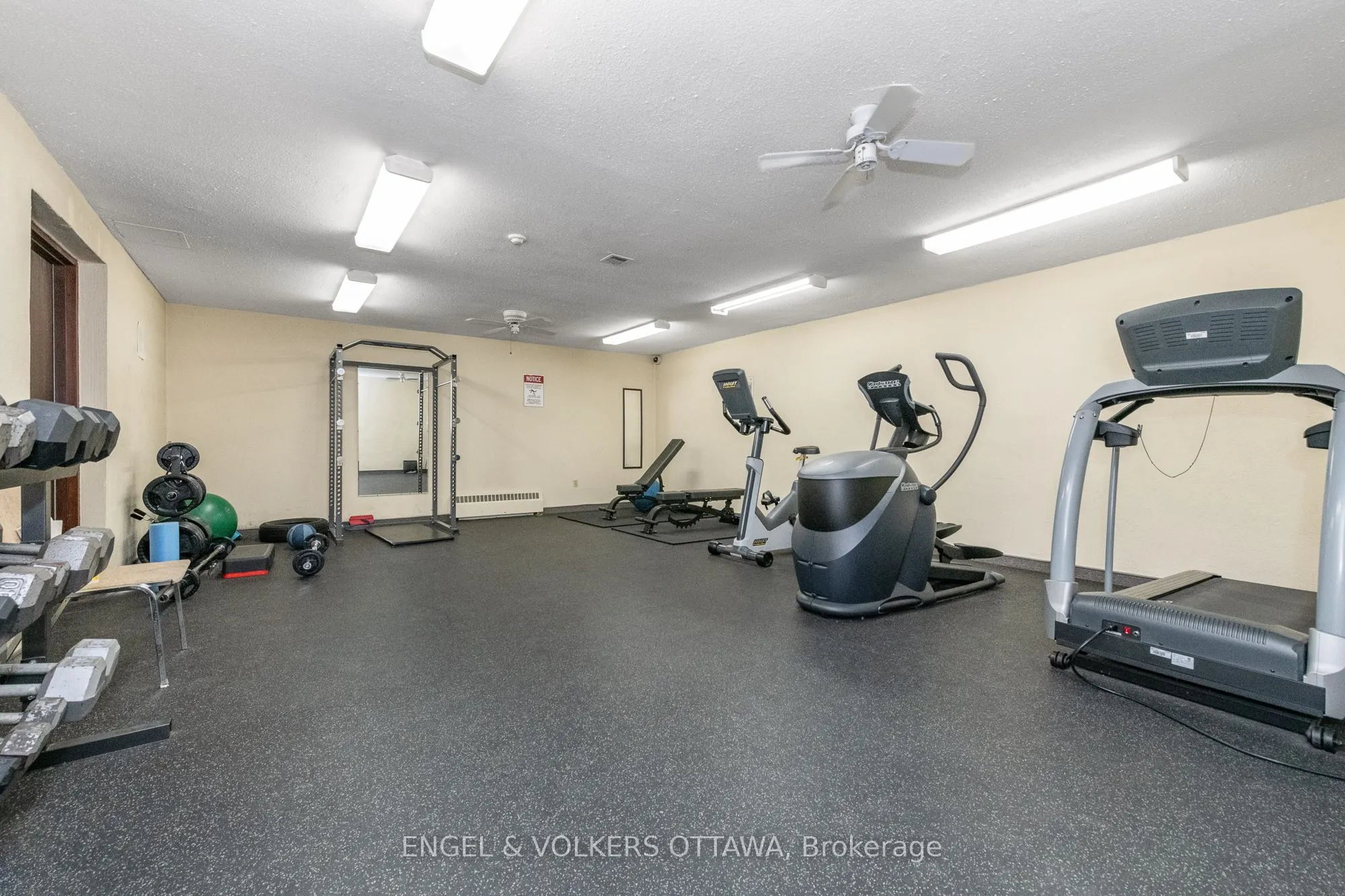 1356 Meadowlands Drive E, #8