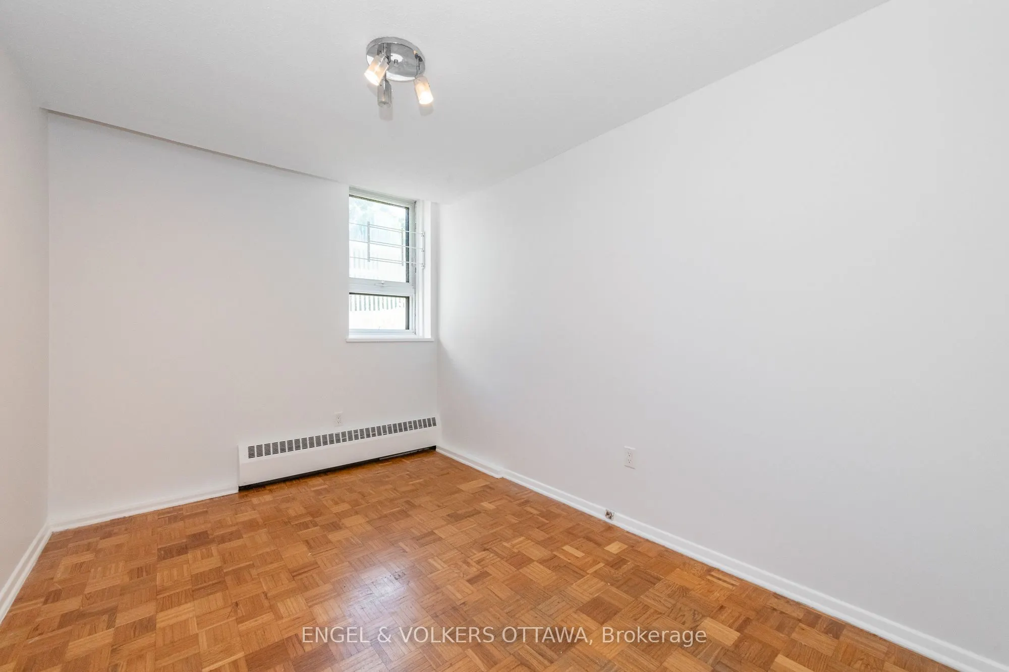 1356 Meadowlands Drive E, #8