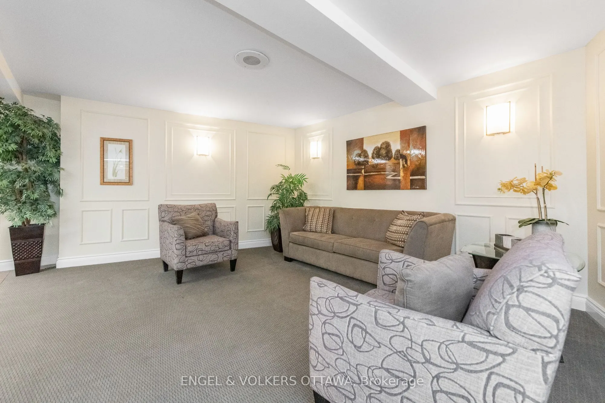 1356 Meadowlands Drive E, #8