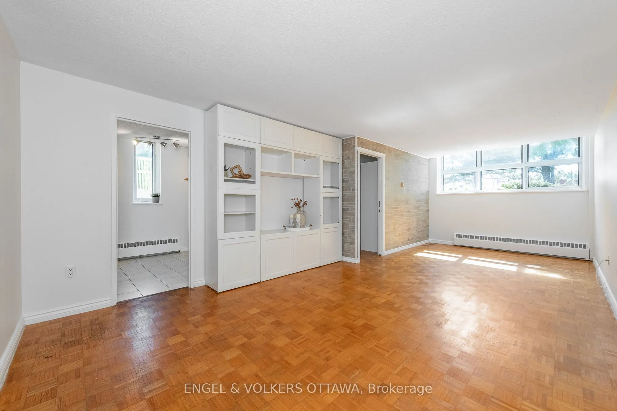 1356 Meadowlands Drive E, #8