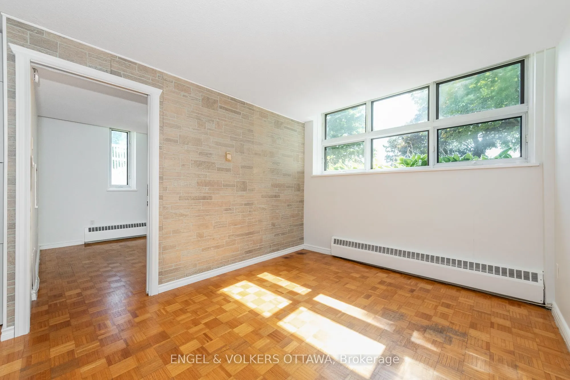 1356 Meadowlands Drive E, #8