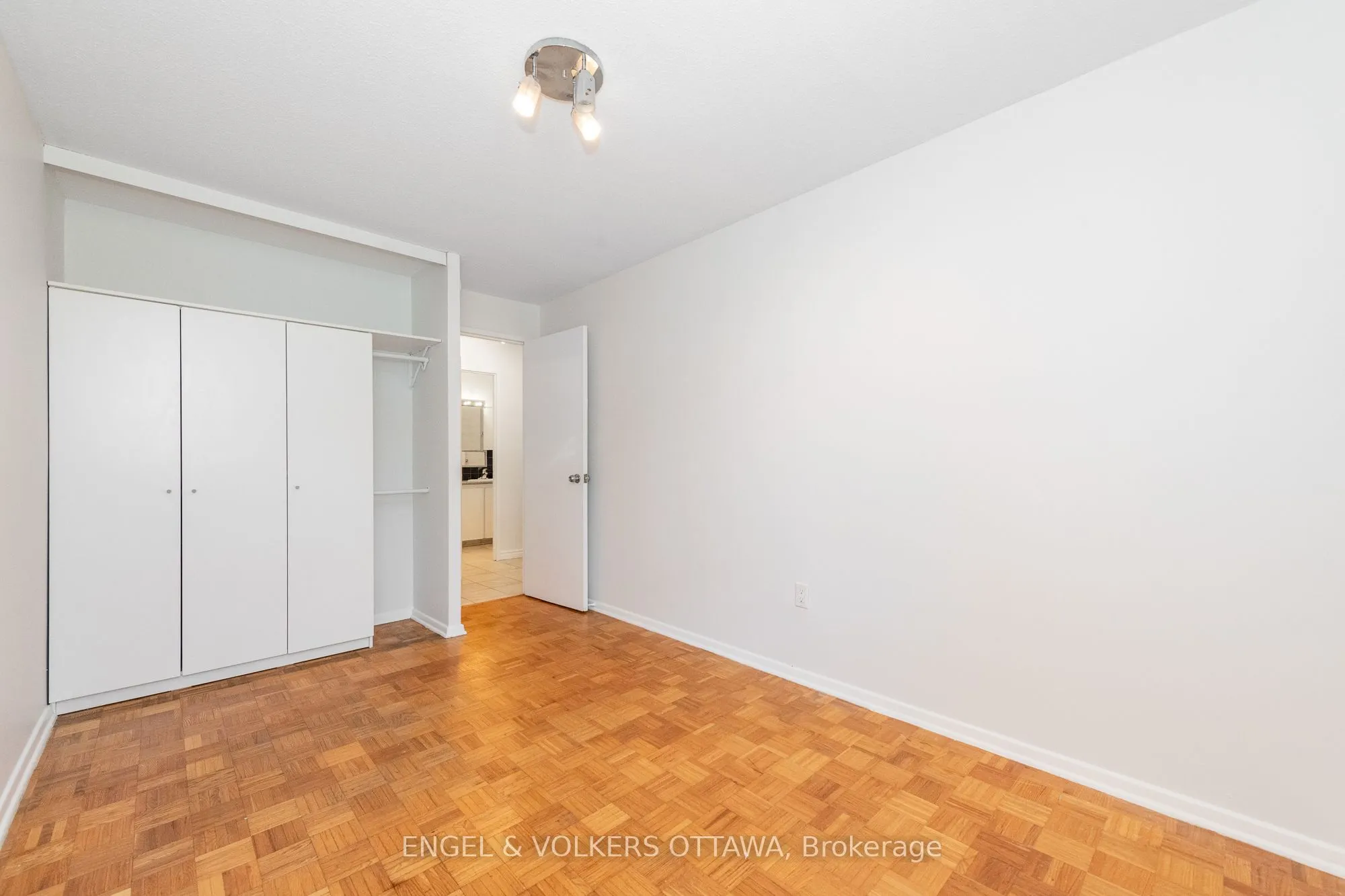 1356 Meadowlands Drive E, #8