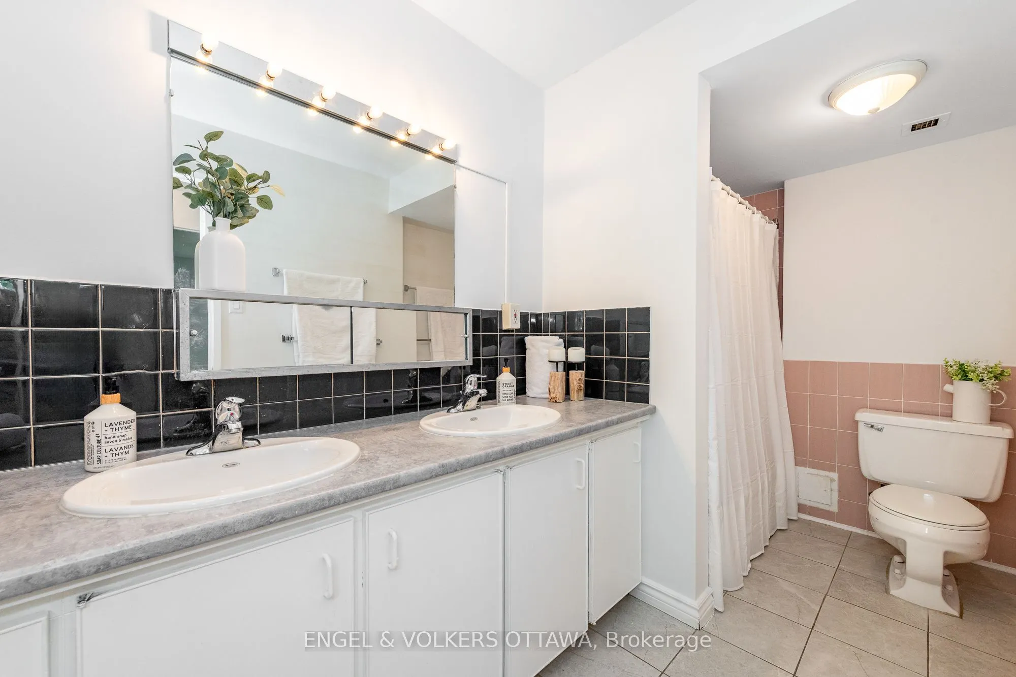 1356 Meadowlands Drive E, #8