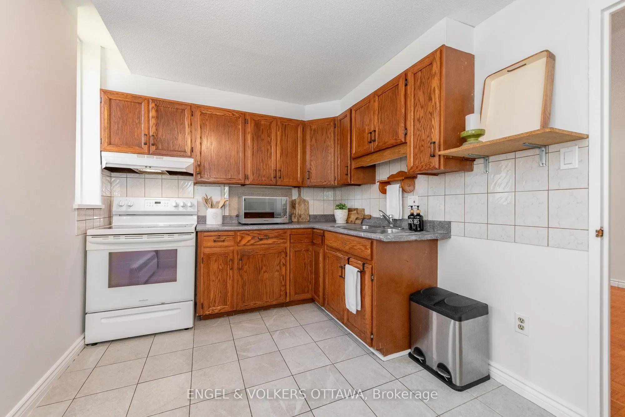 1356 Meadowlands Drive E, #8