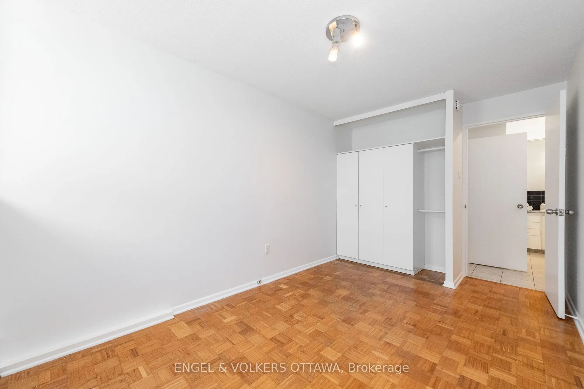 1356 Meadowlands Drive E, #8