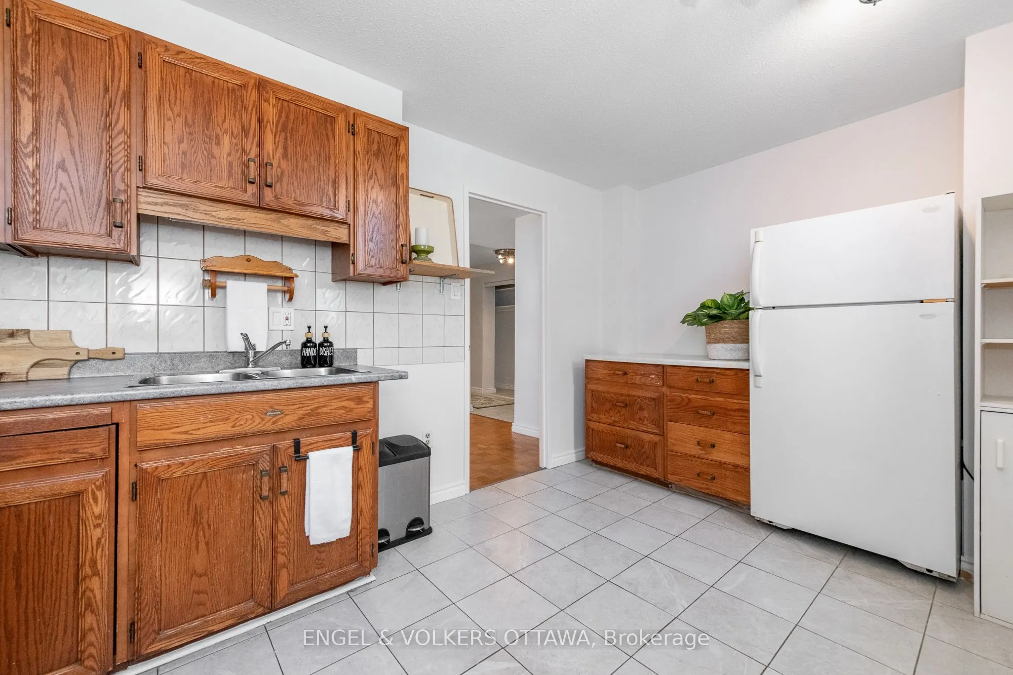 1356 Meadowlands Drive E, #8