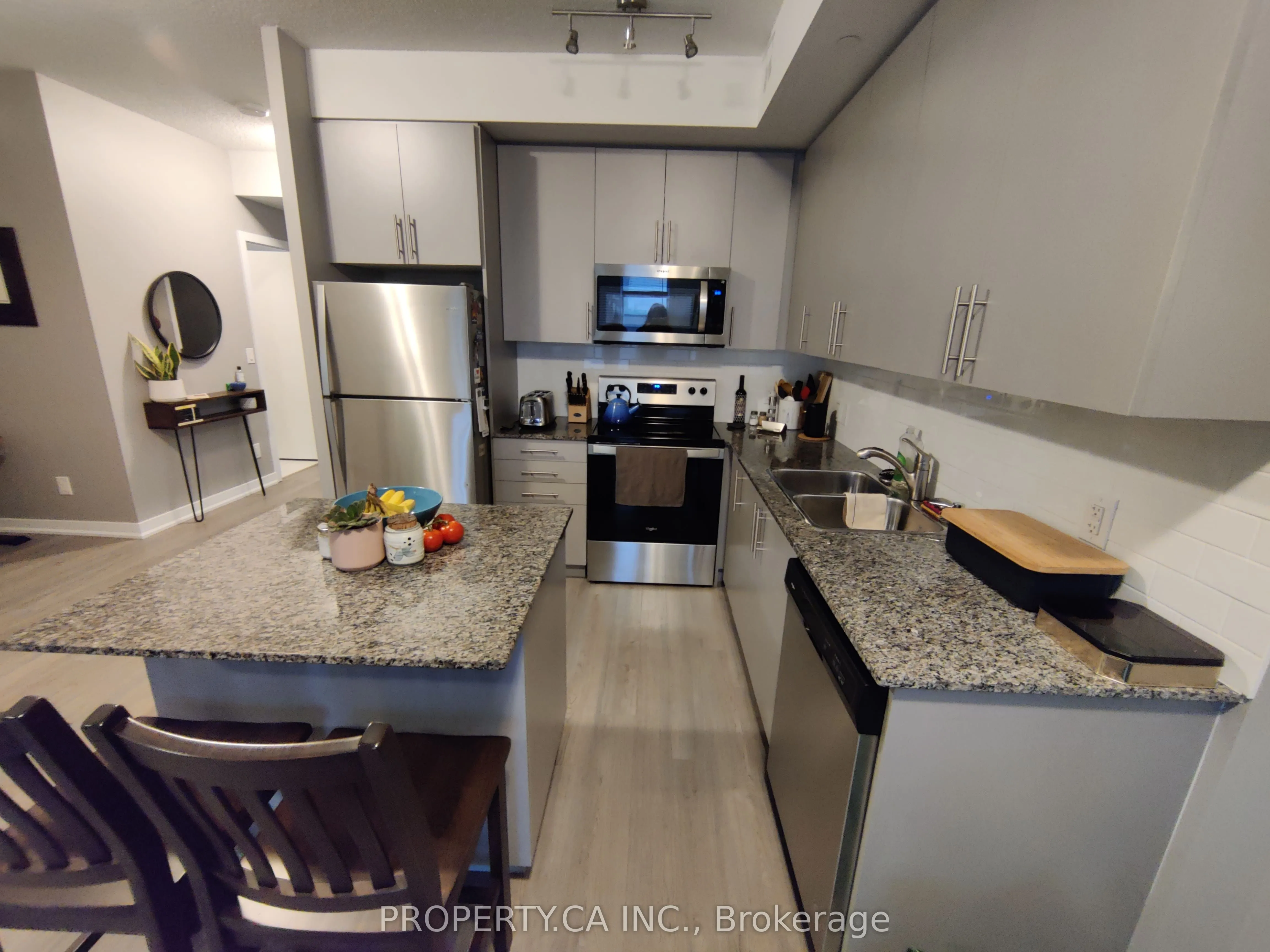 85 Duke Street W, #409