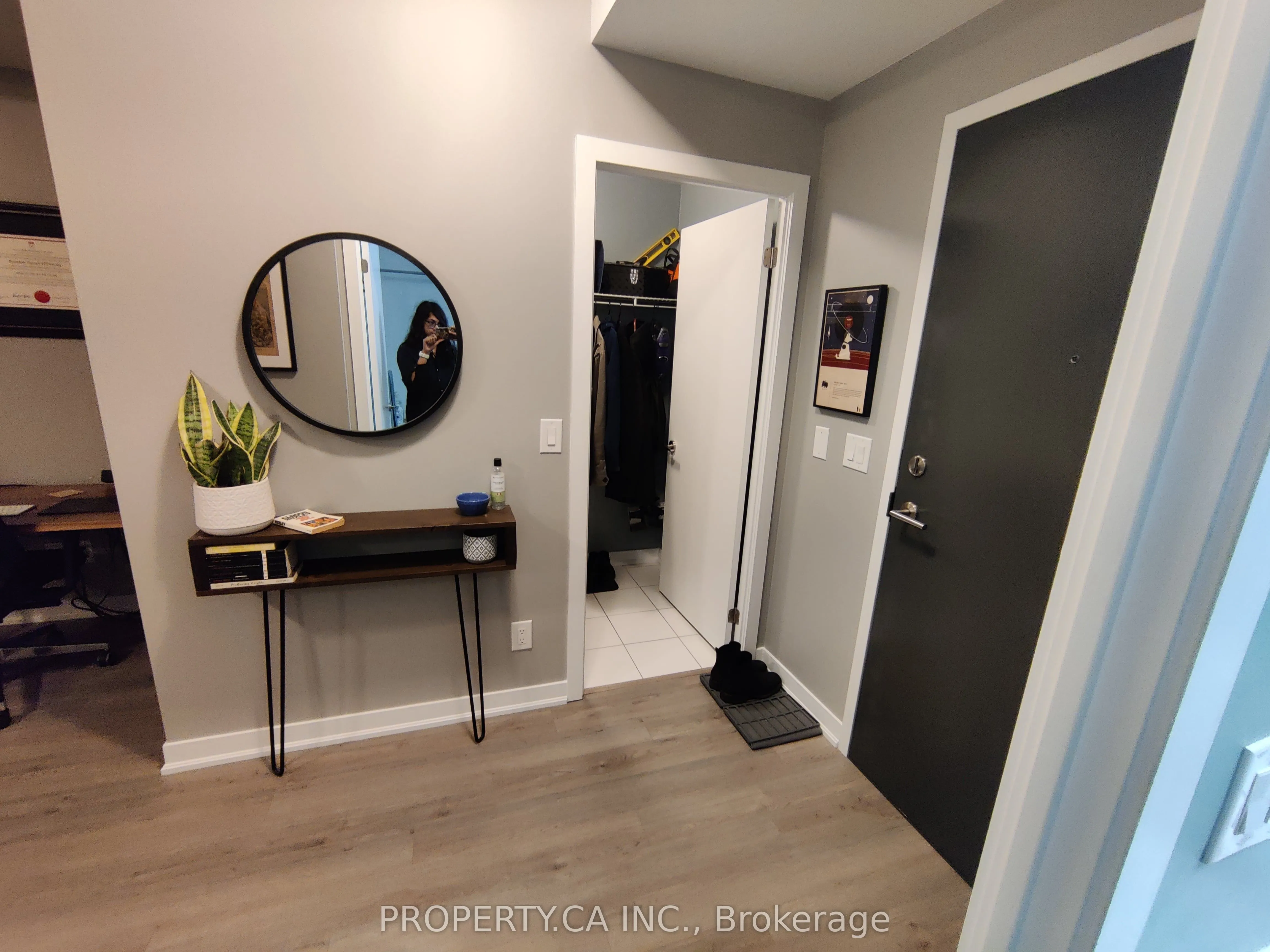 85 Duke Street W, #409