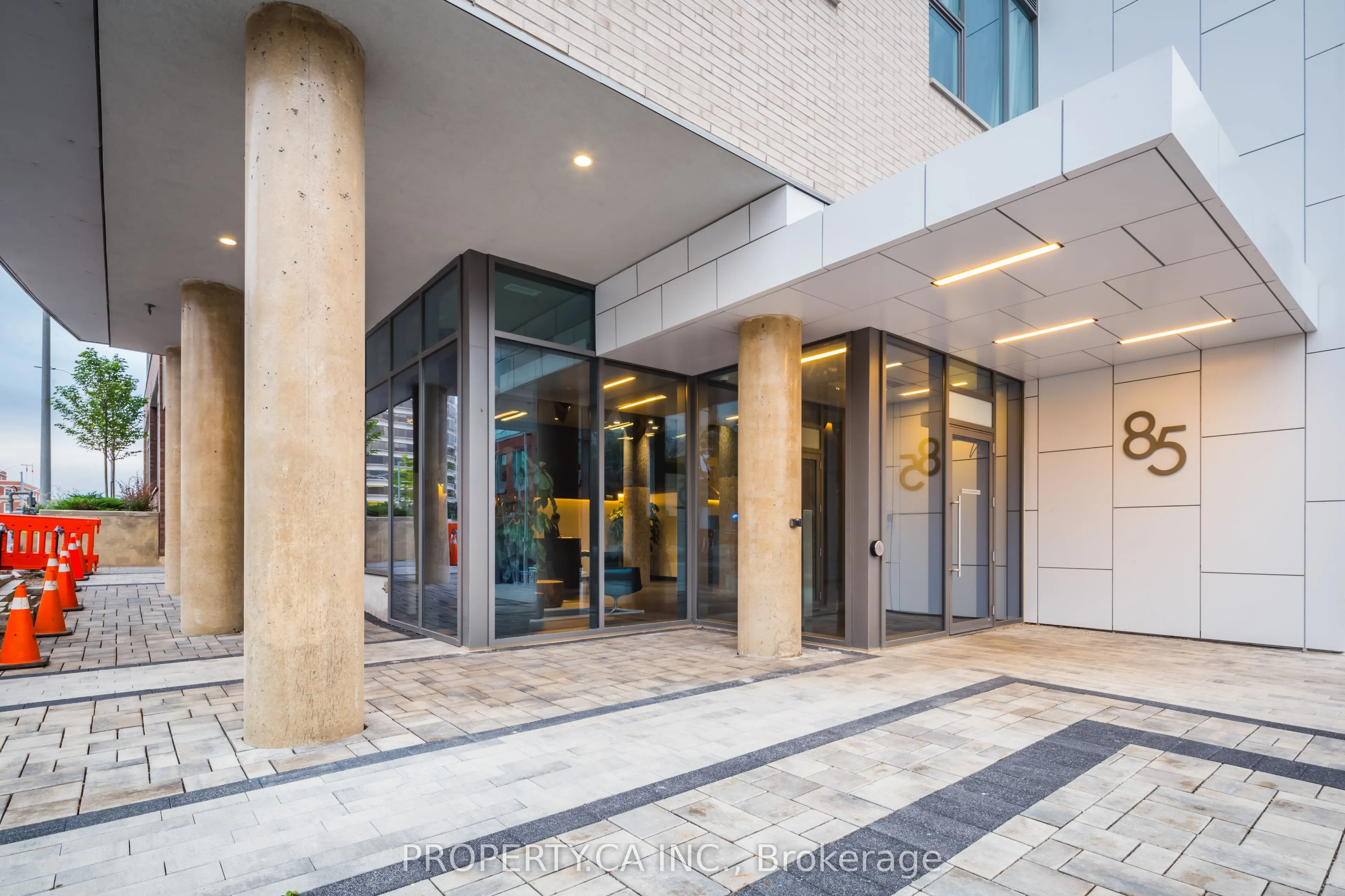 85 Duke Street W, #409