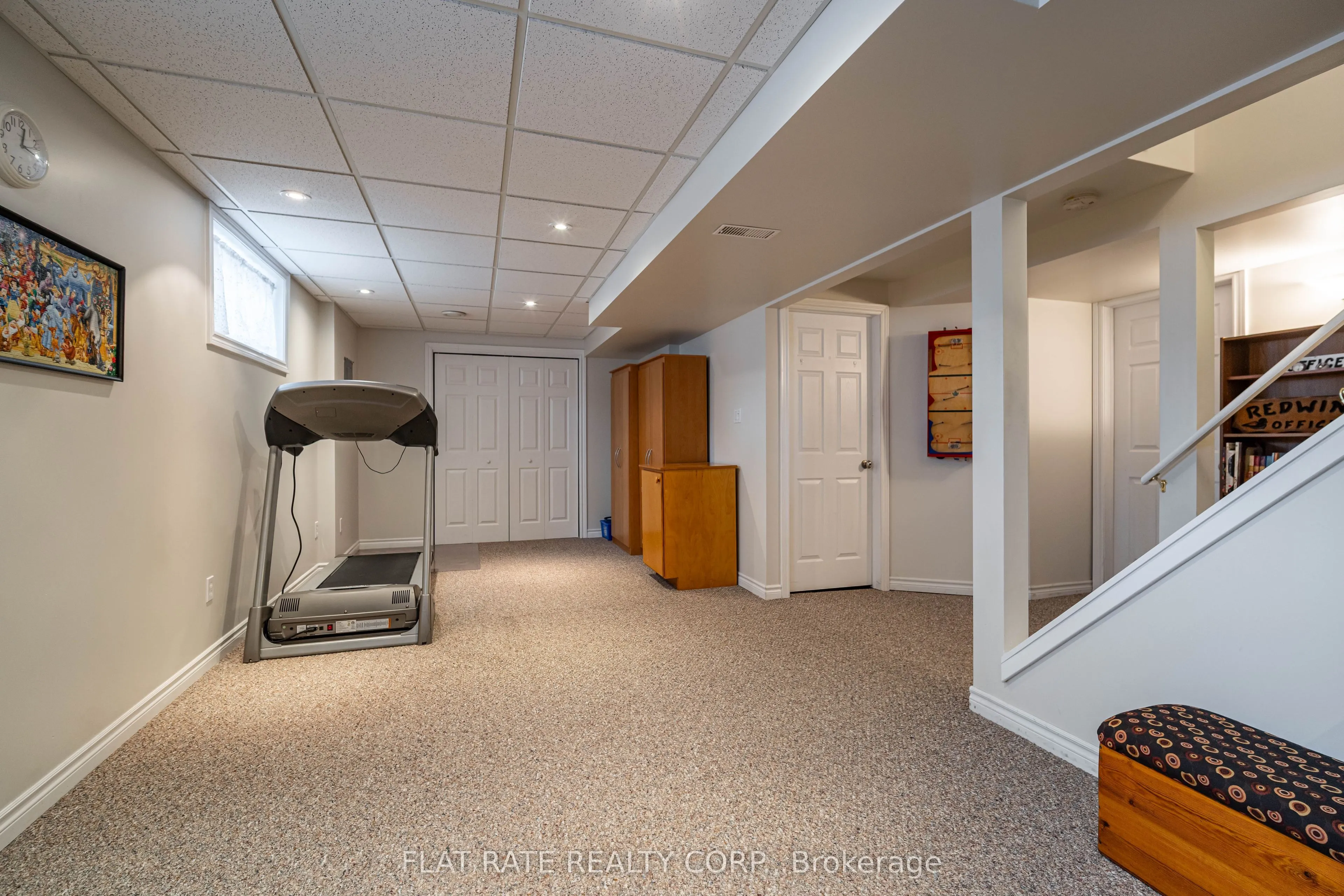 2876 JENNIFER Drive