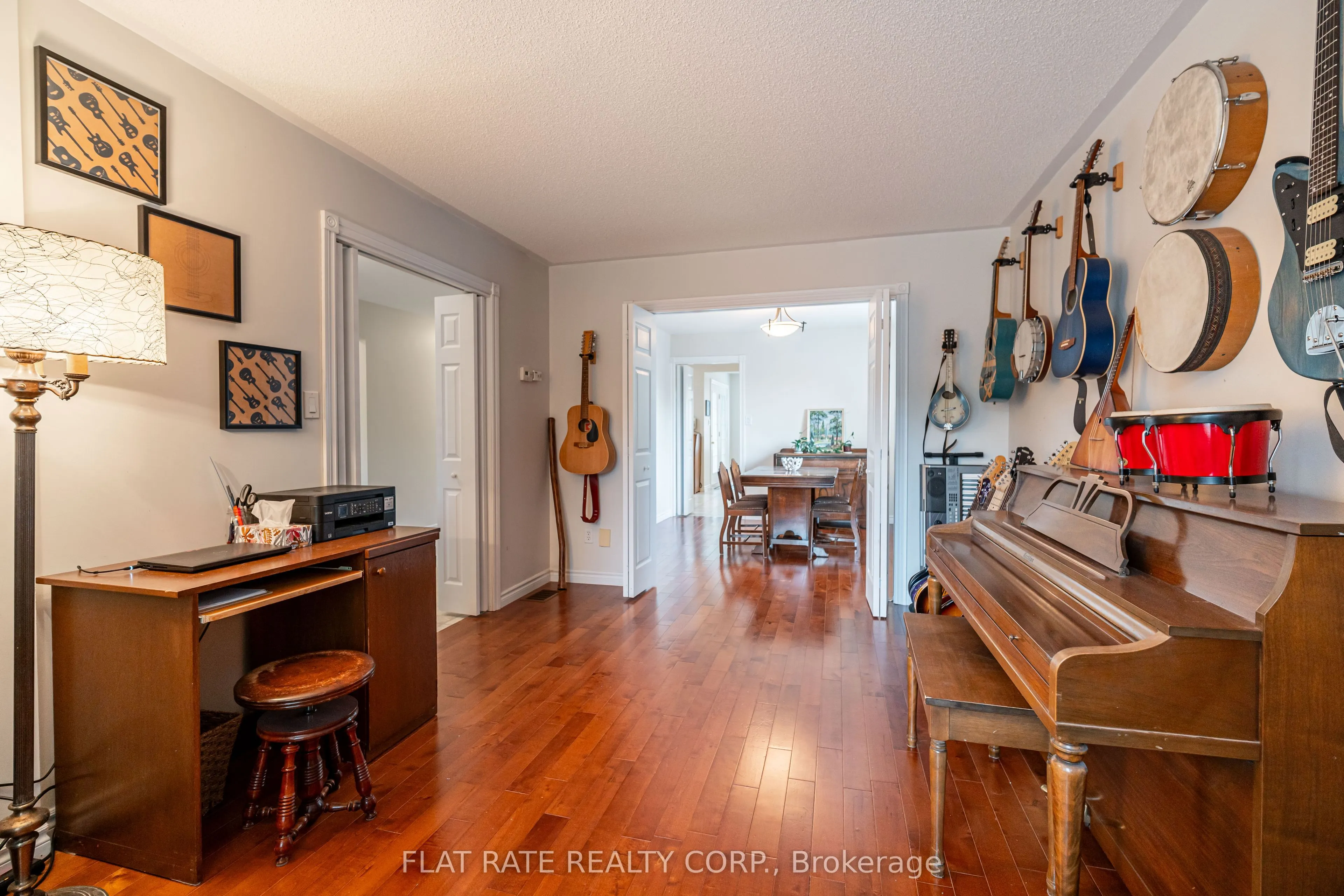 2876 JENNIFER Drive