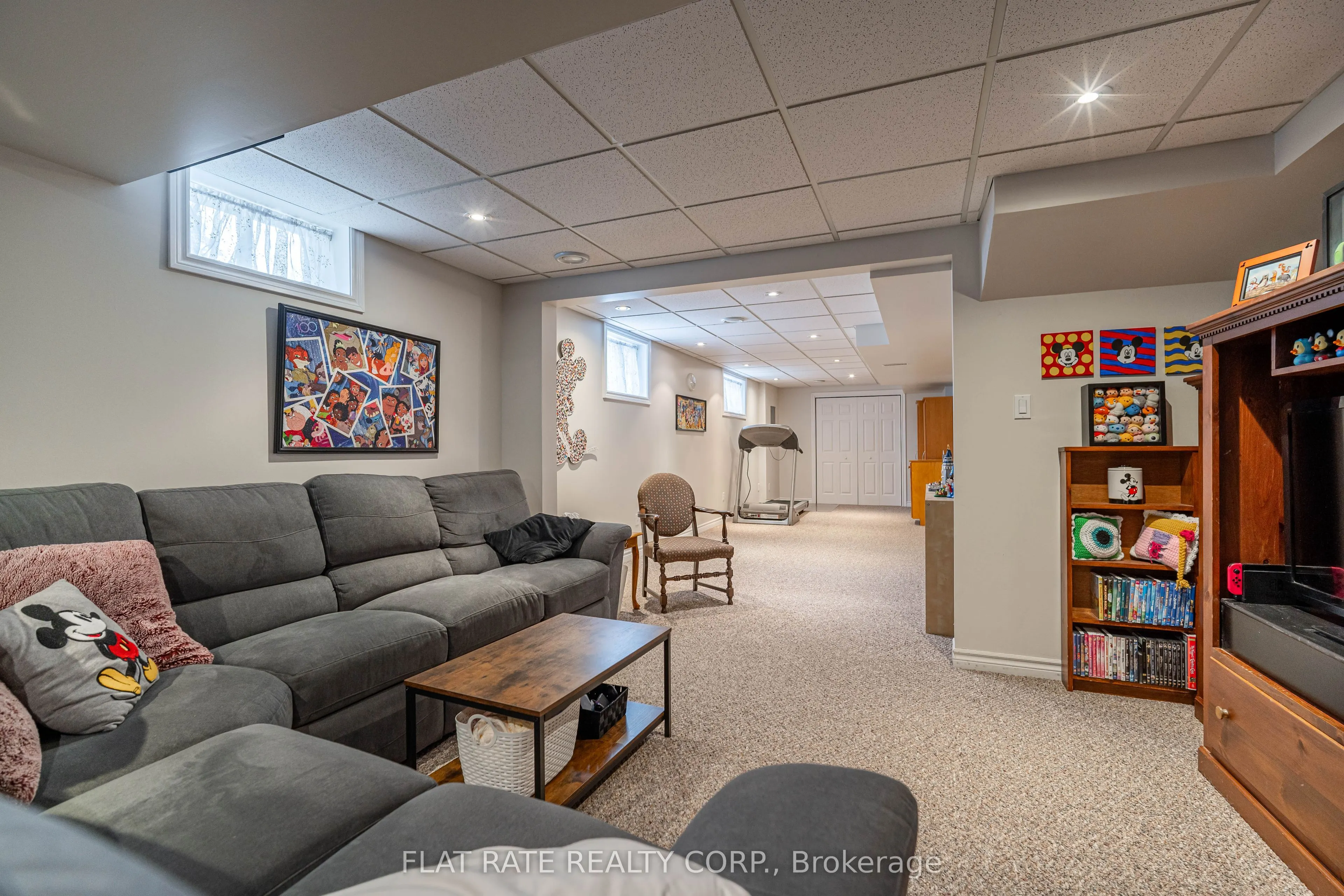 2876 JENNIFER Drive