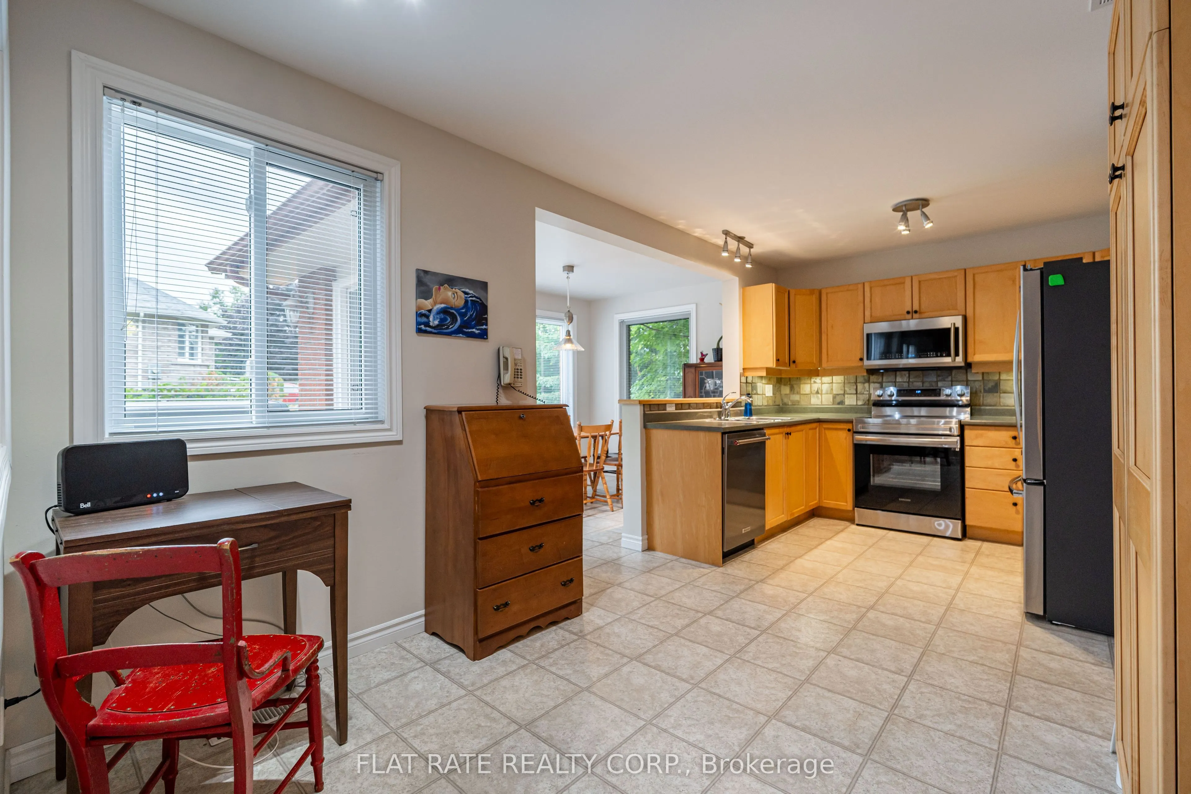 2876 JENNIFER Drive