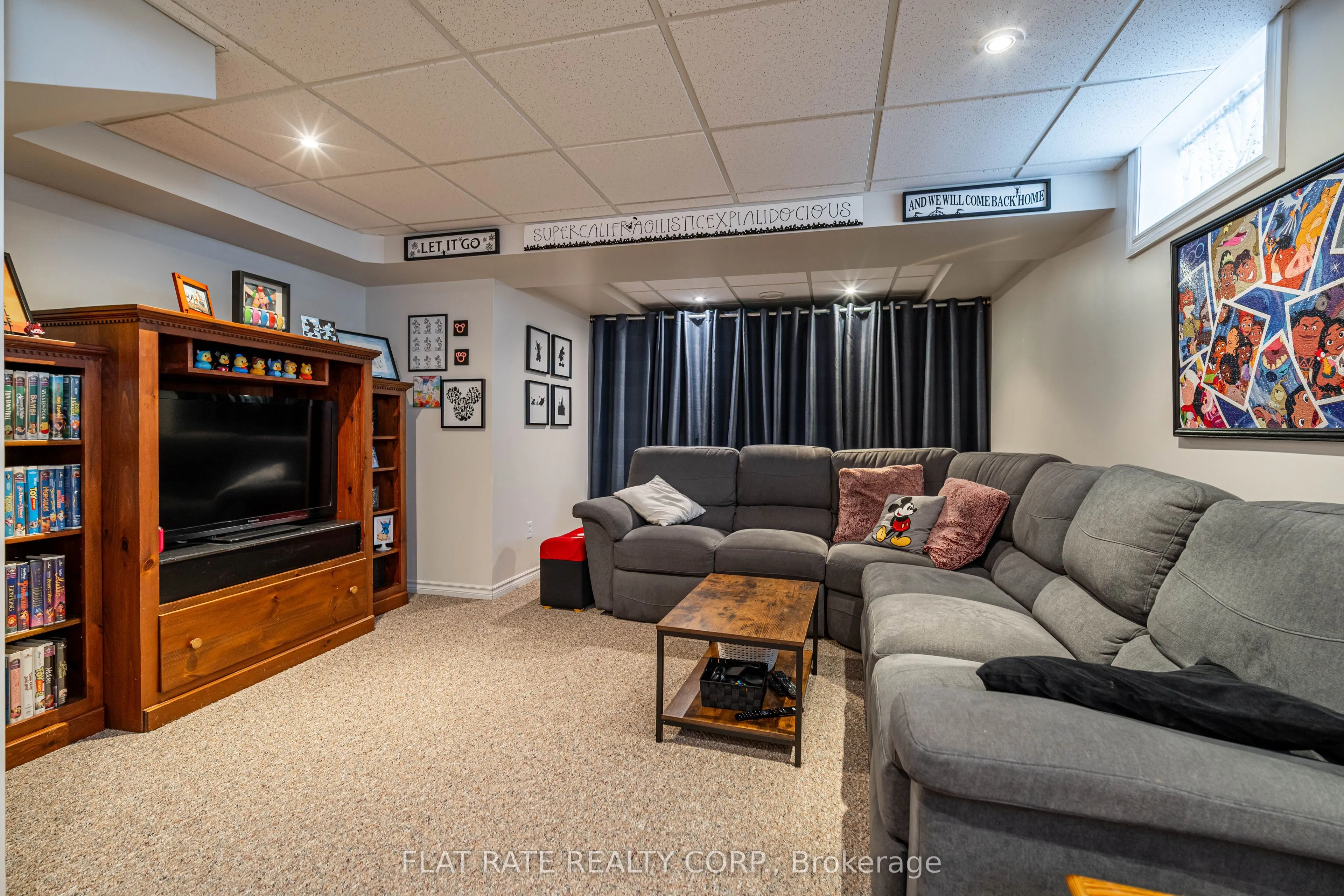2876 JENNIFER Drive