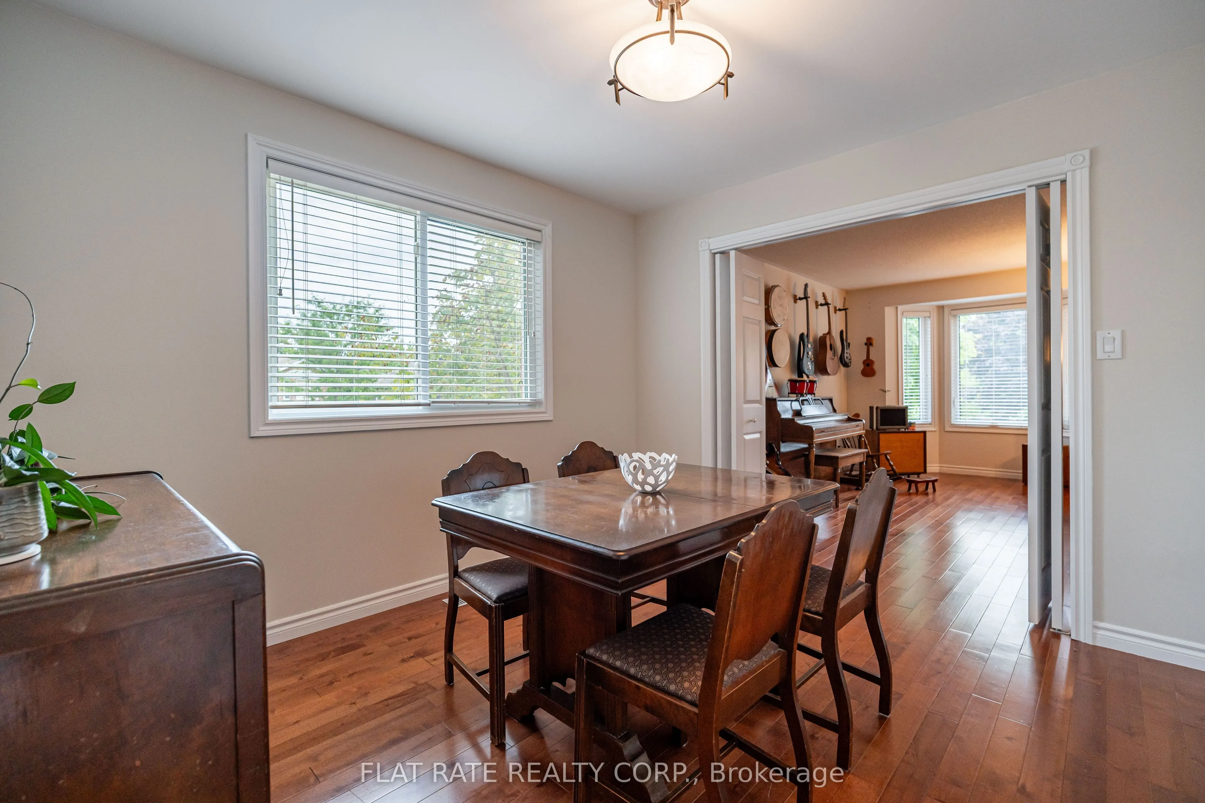 2876 JENNIFER Drive