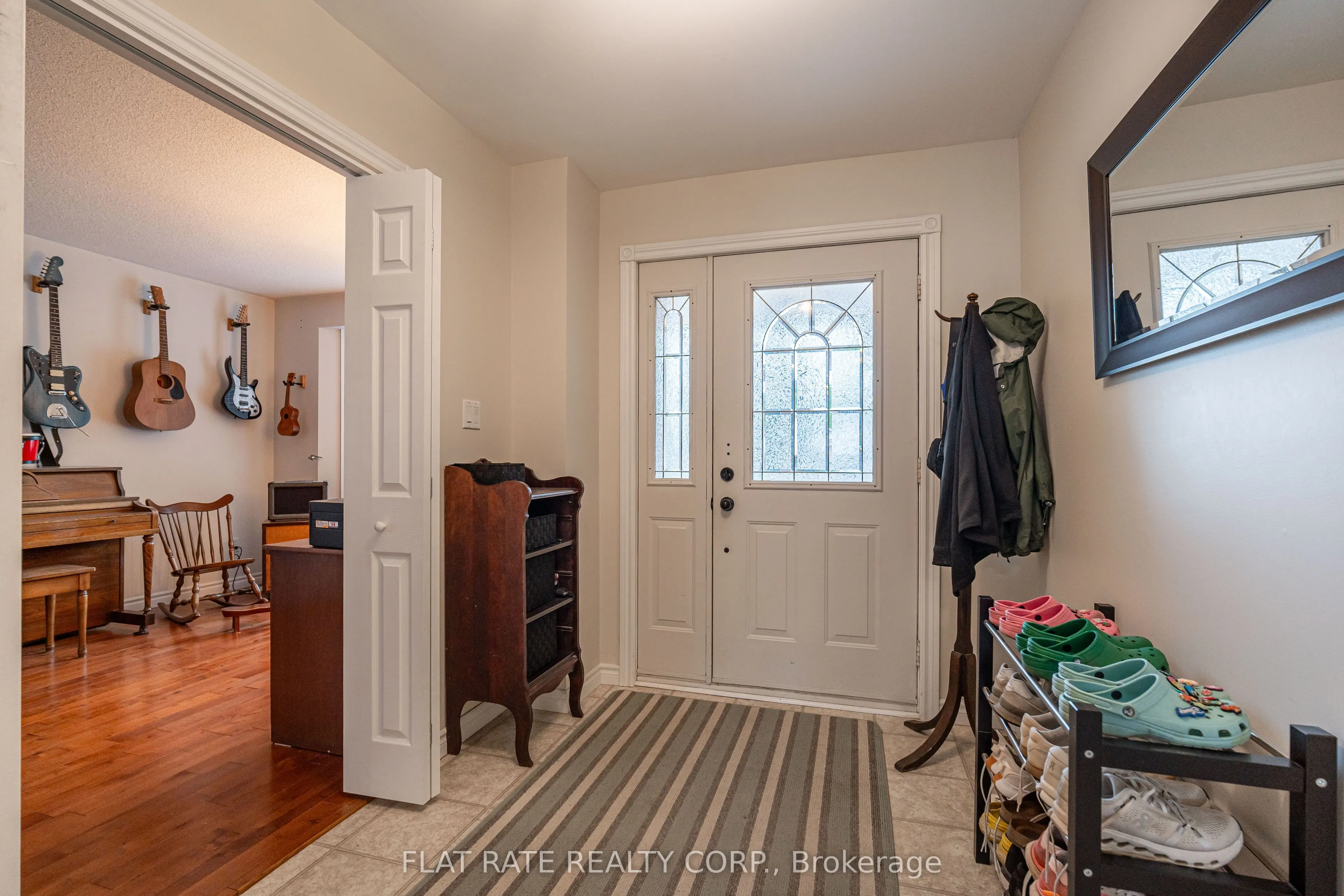 2876 JENNIFER Drive
