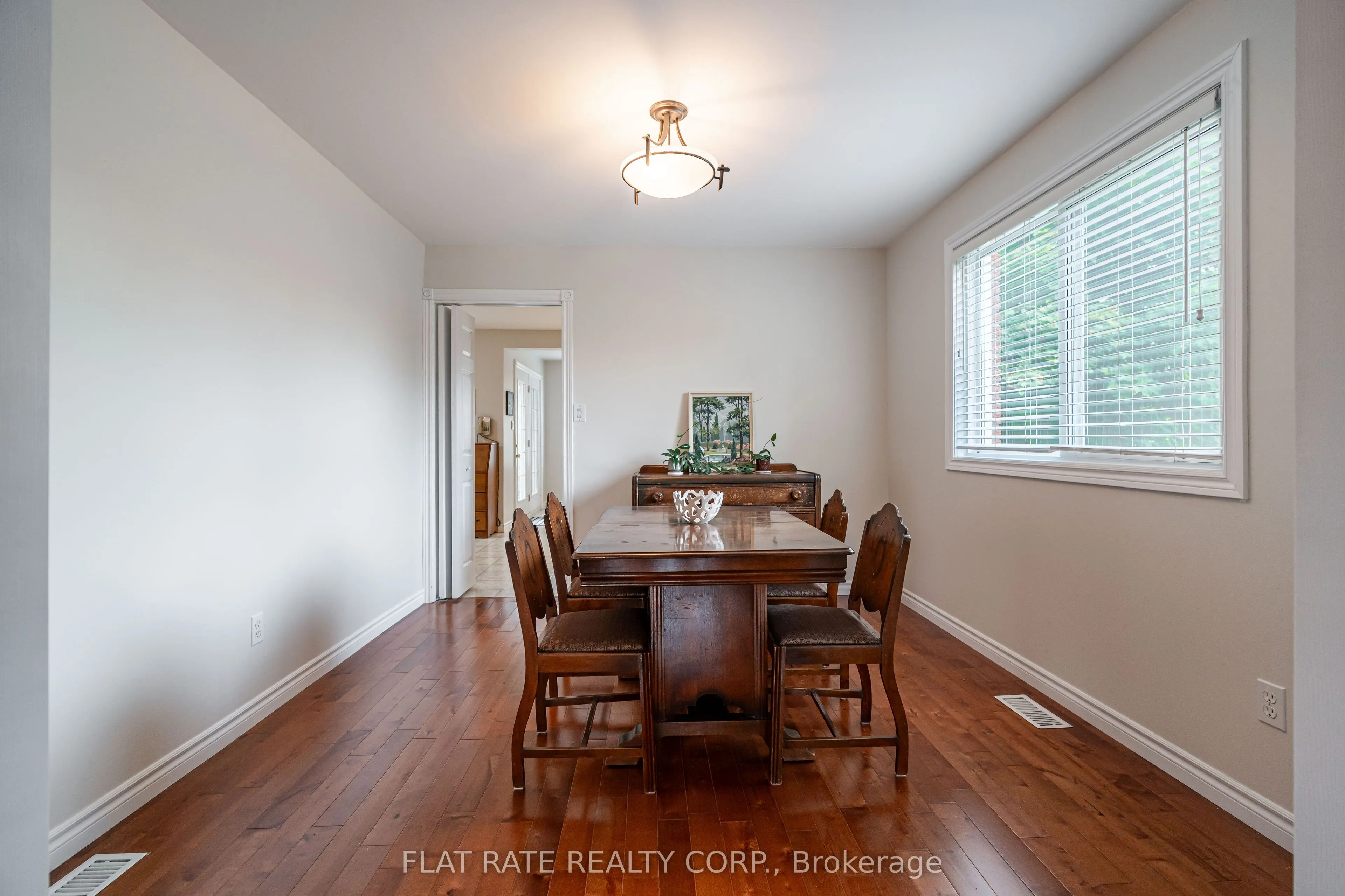 2876 JENNIFER Drive