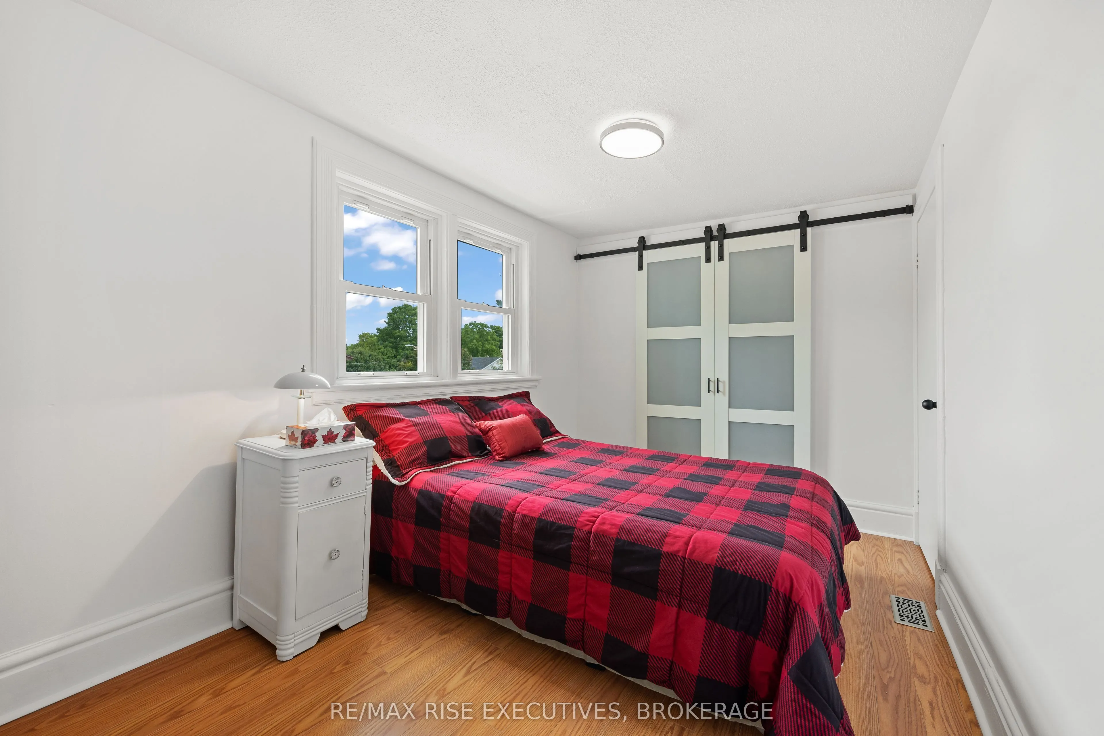 425 King Street W