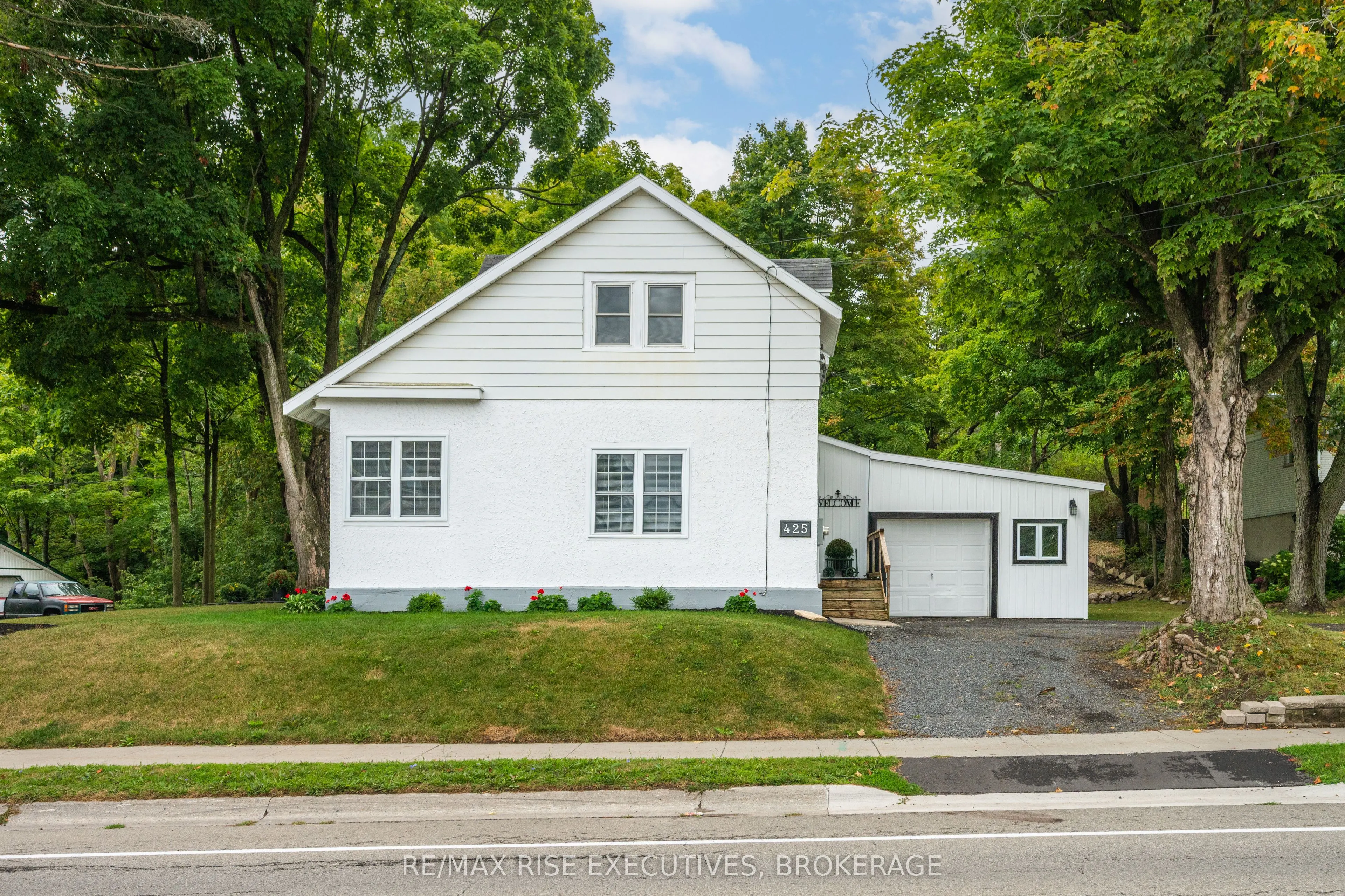 425 King Street W
