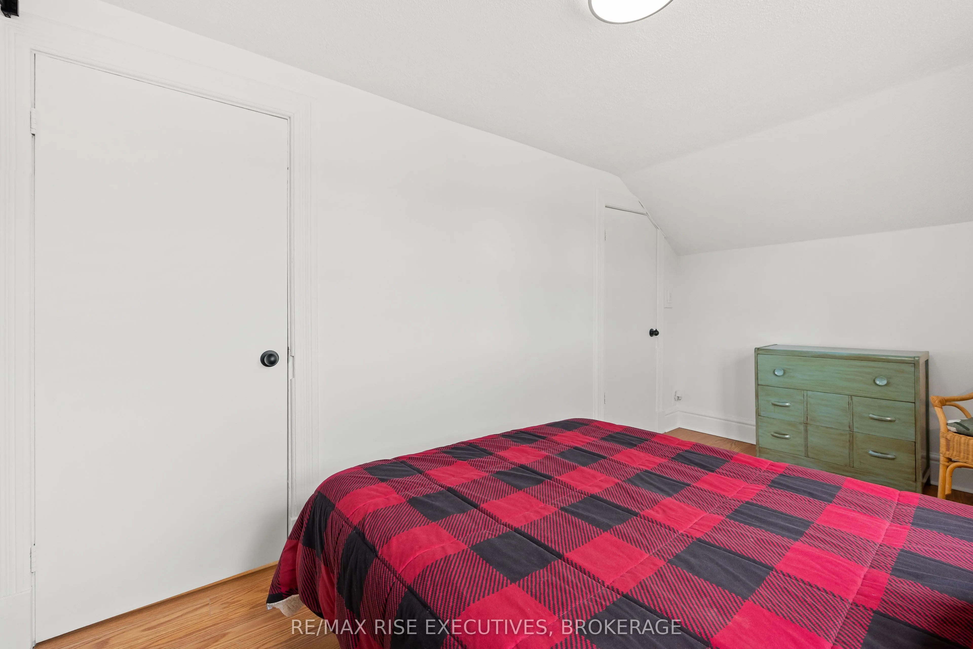 425 King Street W