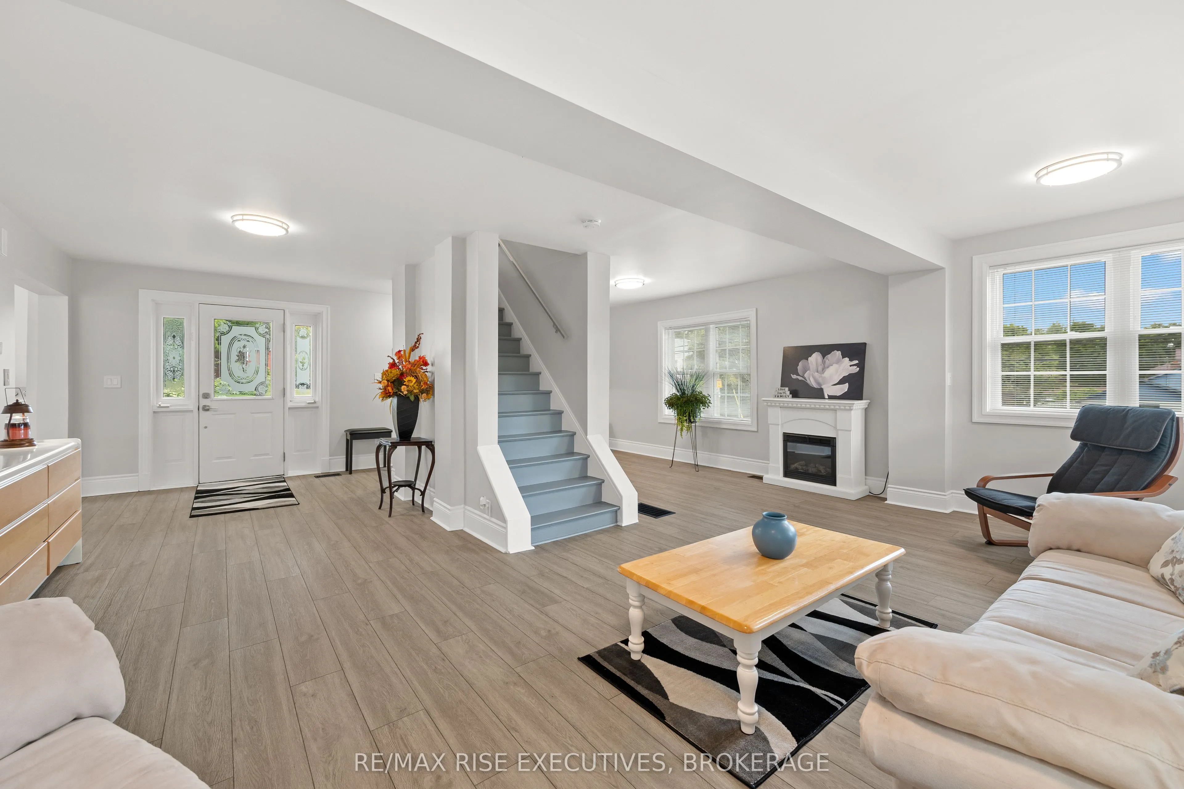 425 King Street W