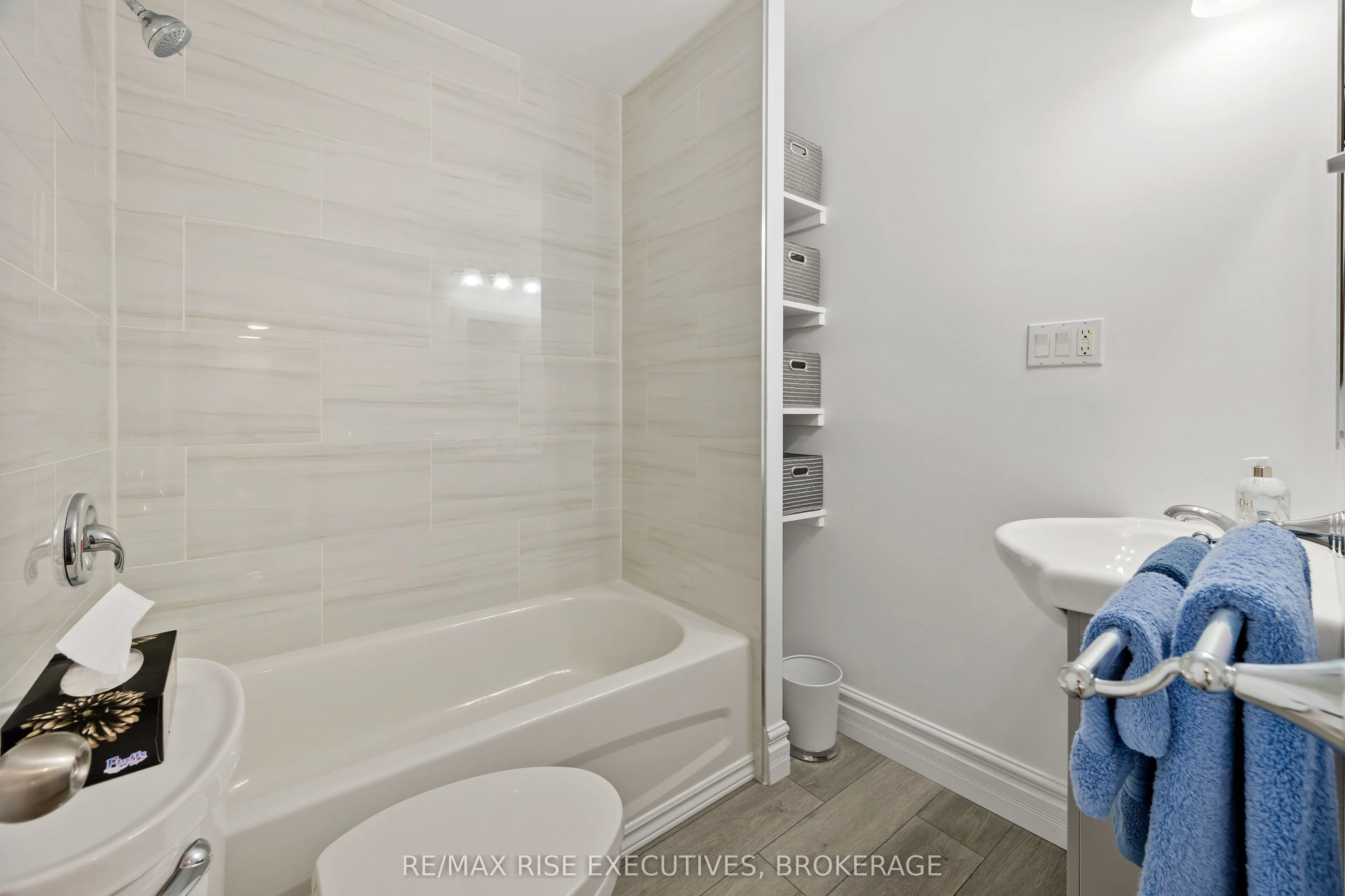 425 King Street W