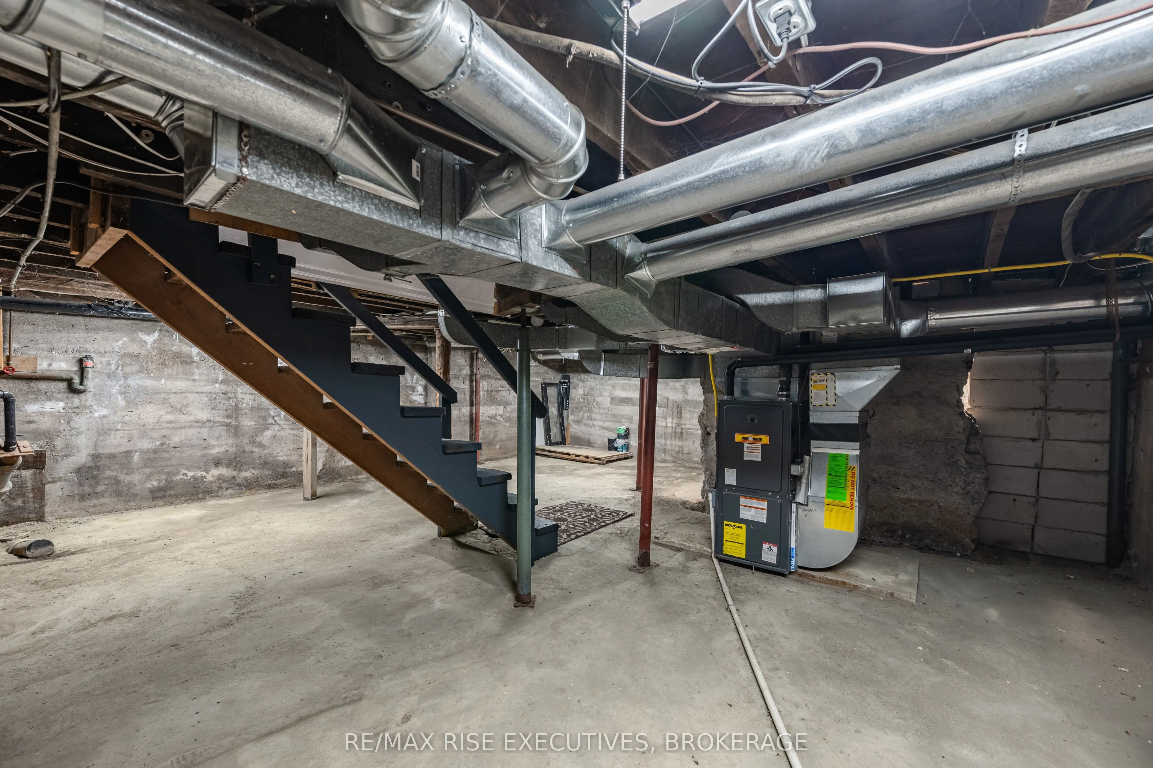 425 King Street W