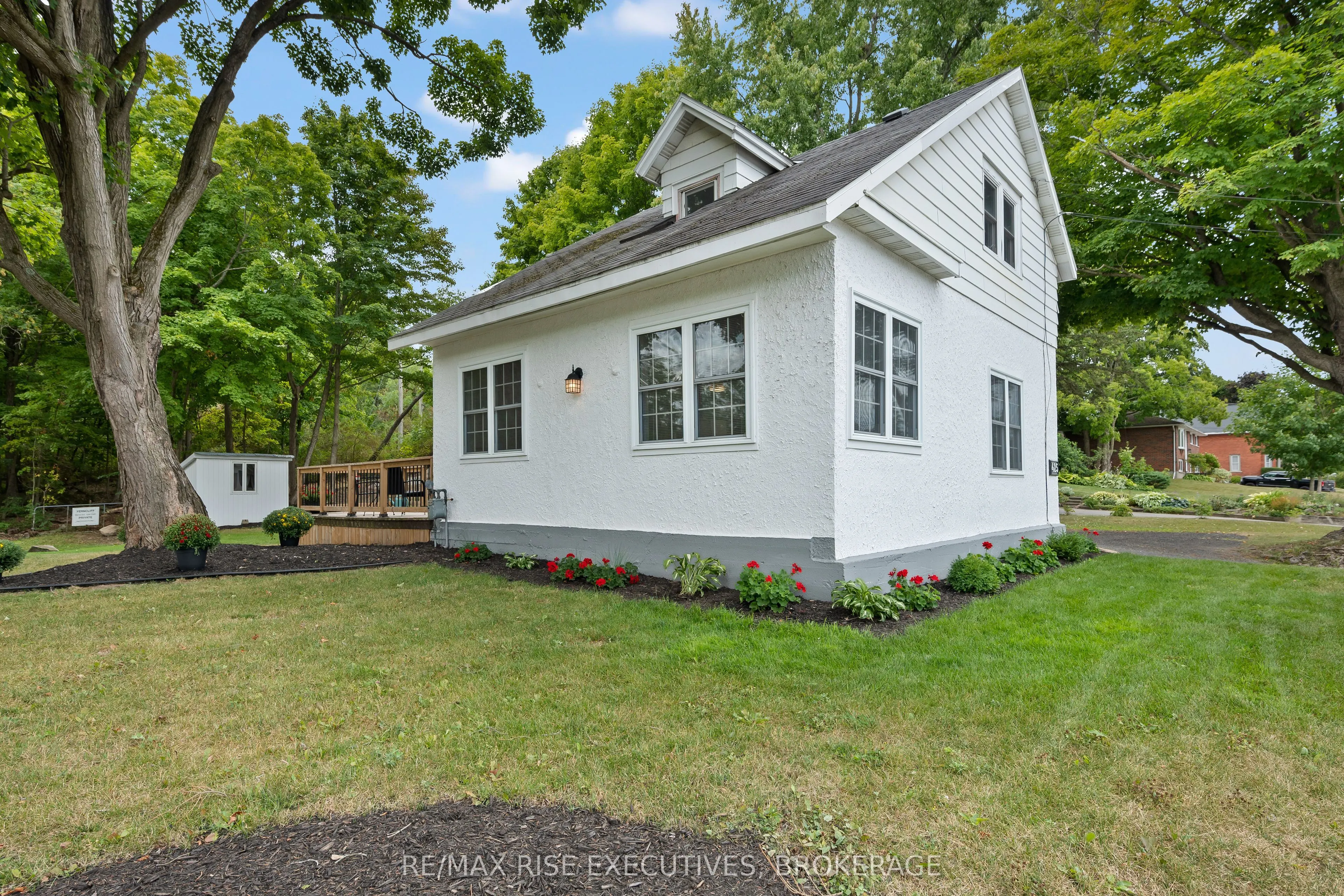425 King Street W