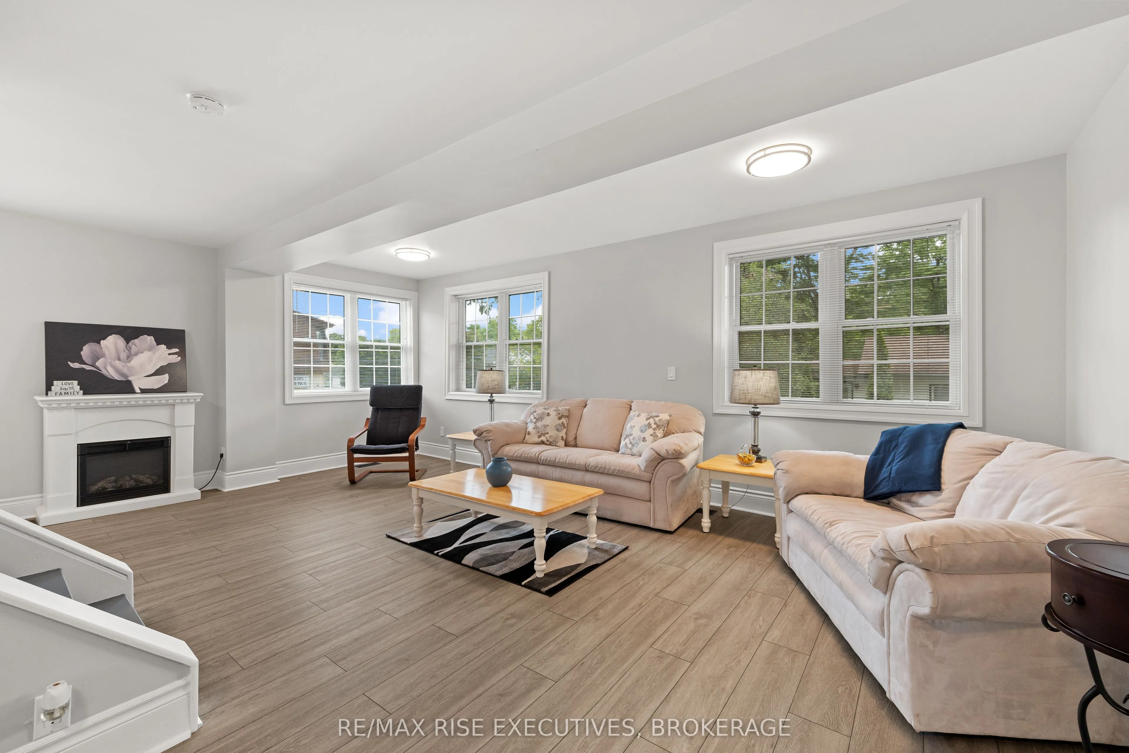 425 King Street W