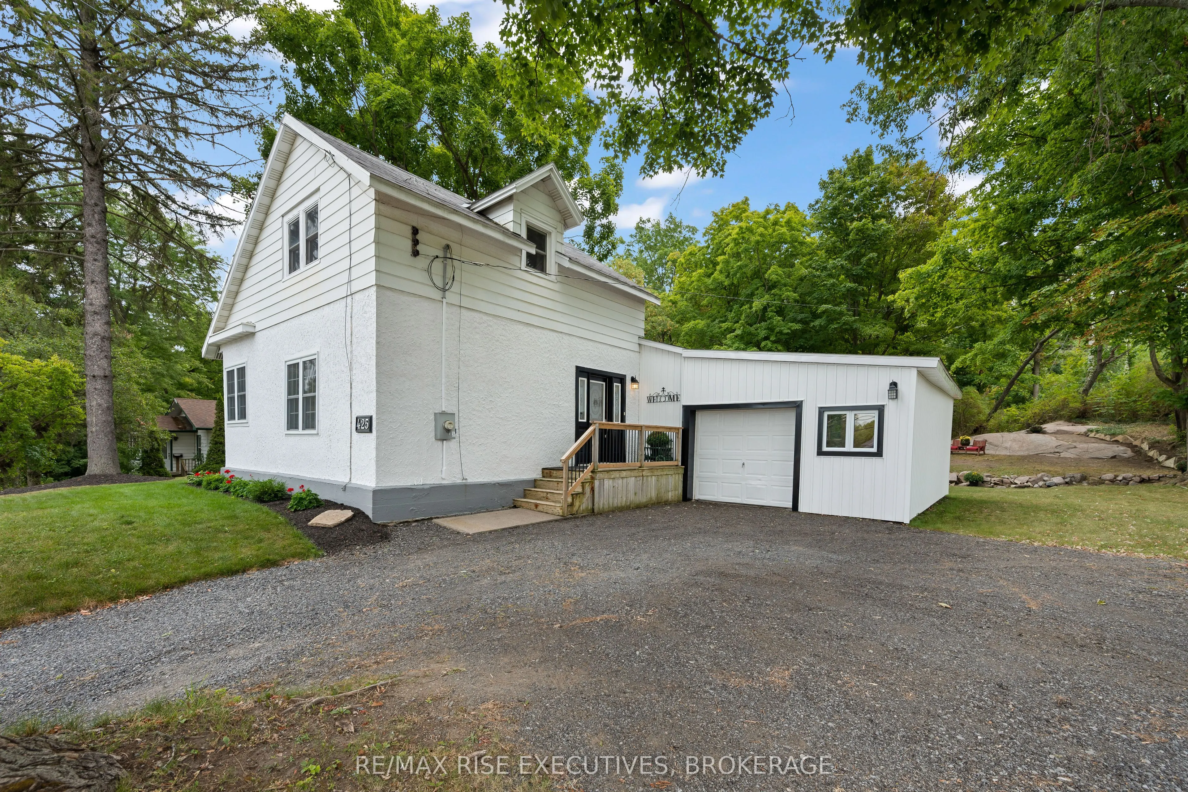 425 King Street W