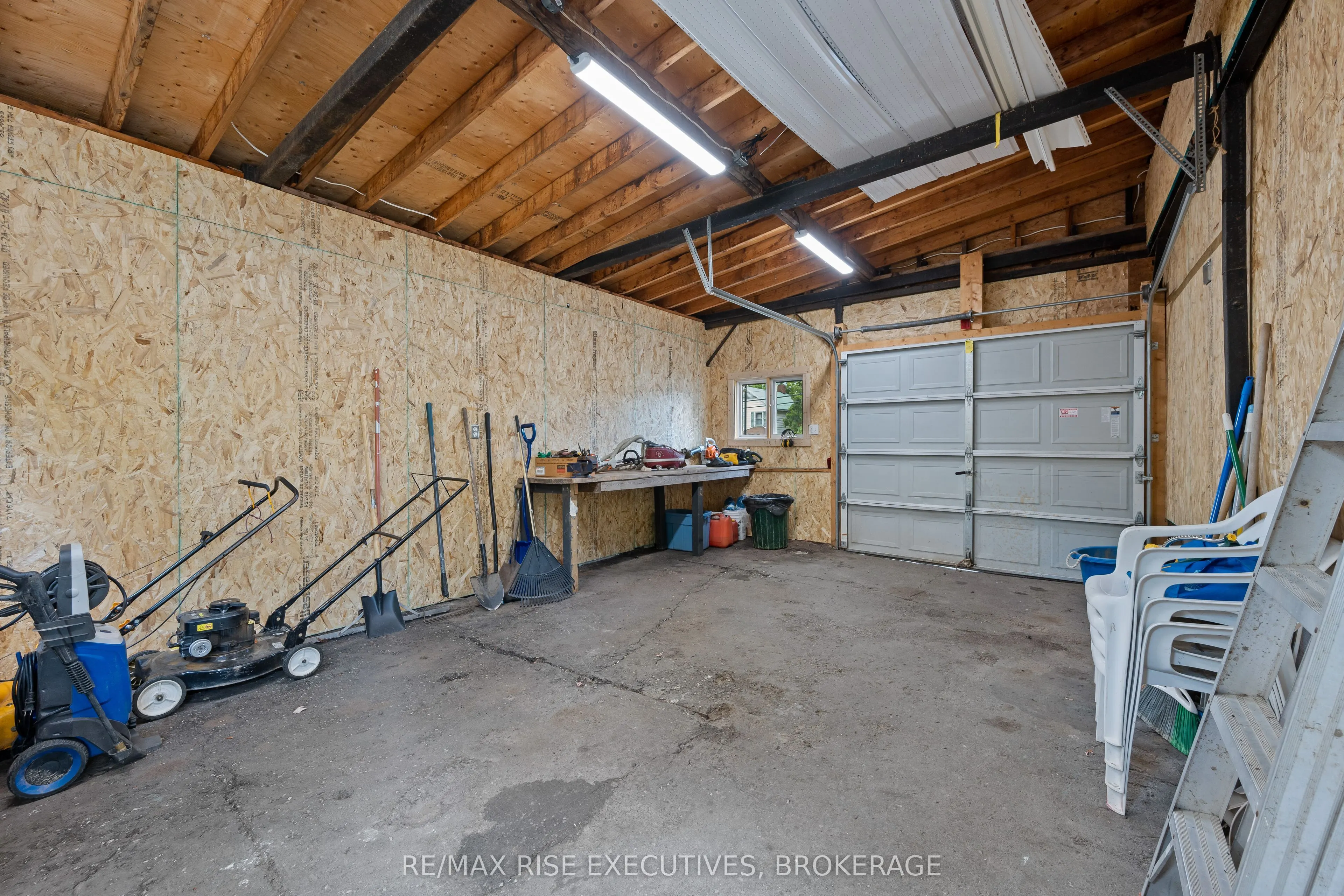425 King Street W
