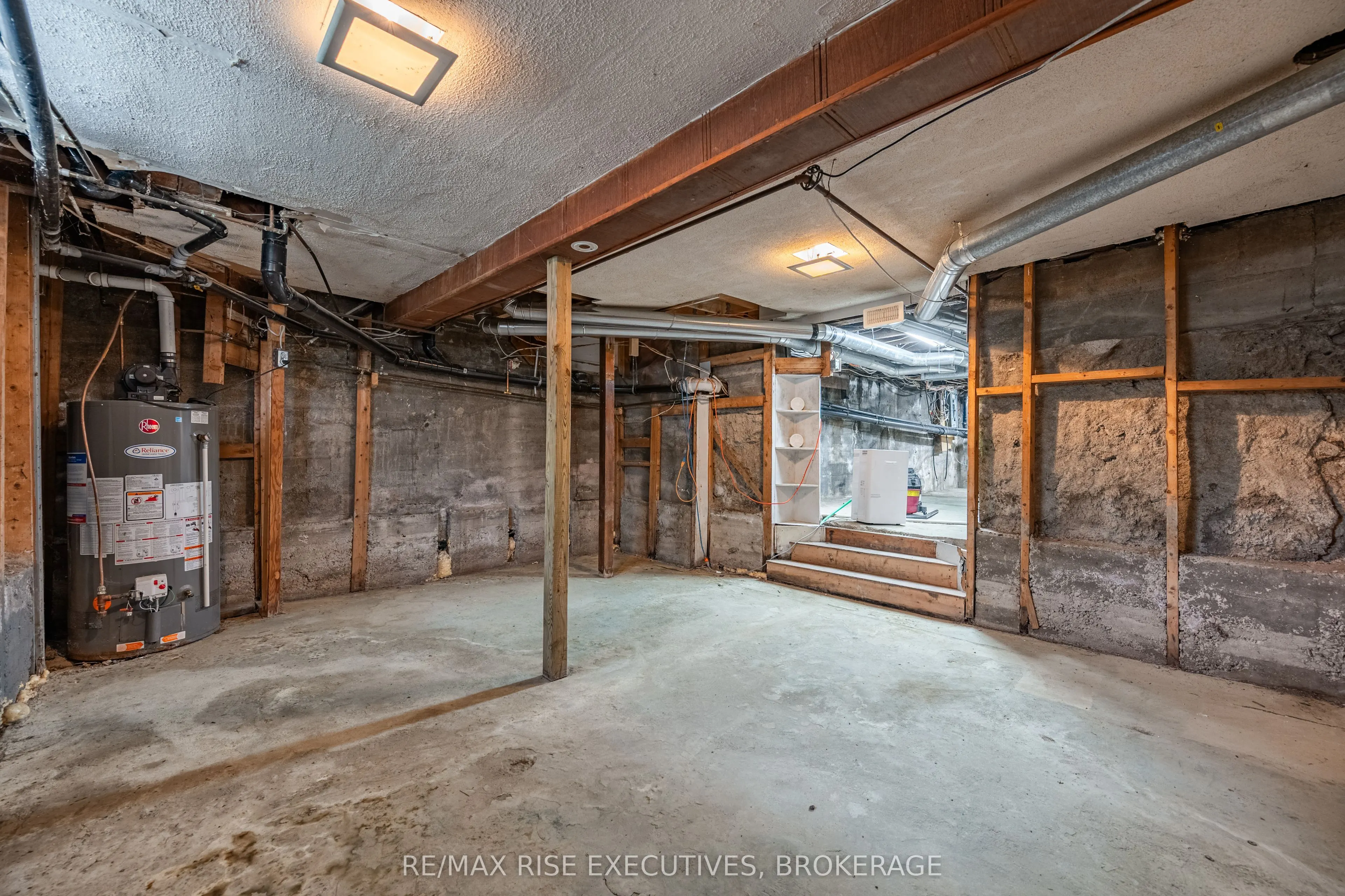 425 King Street W