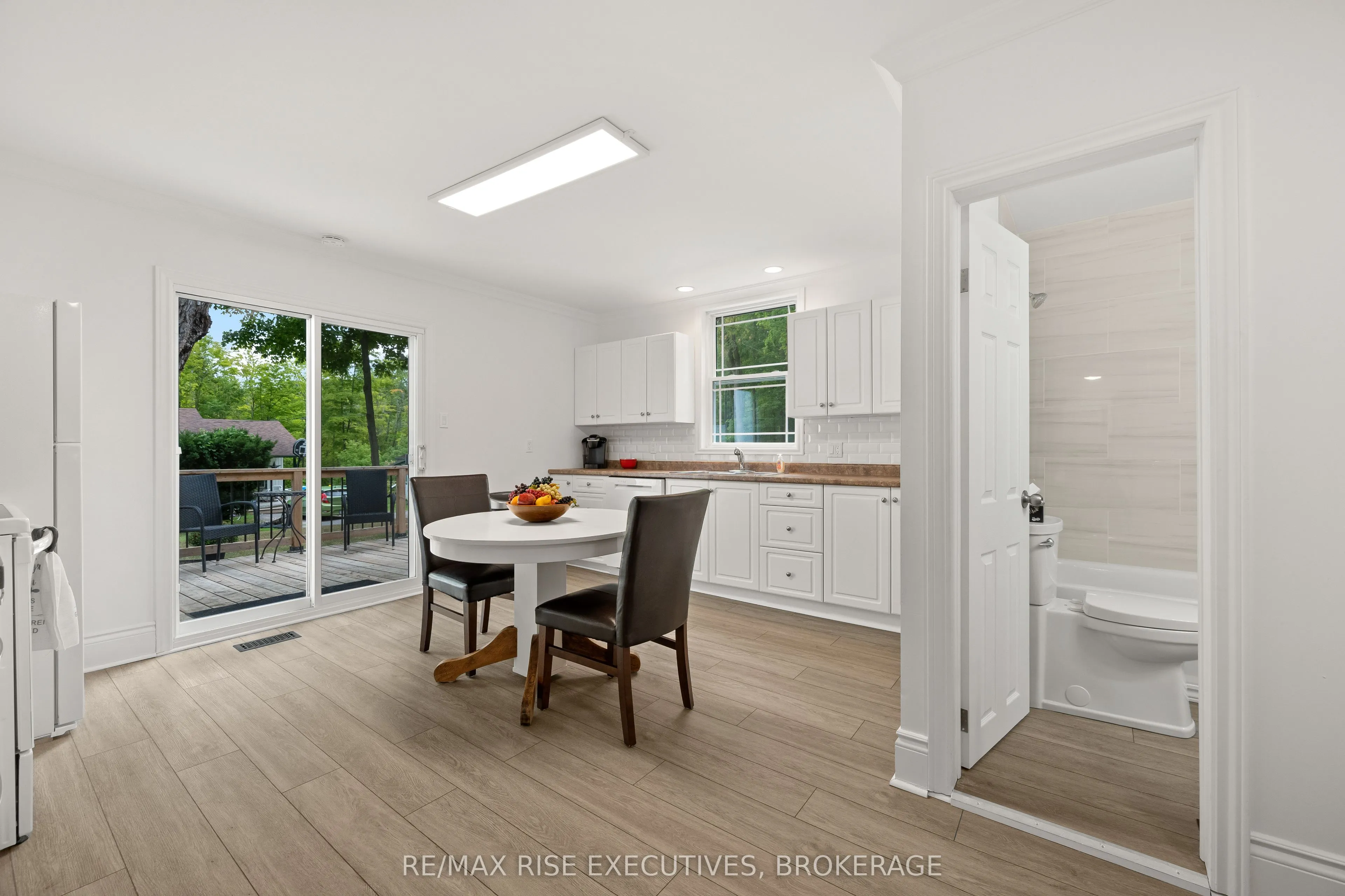 425 King Street W