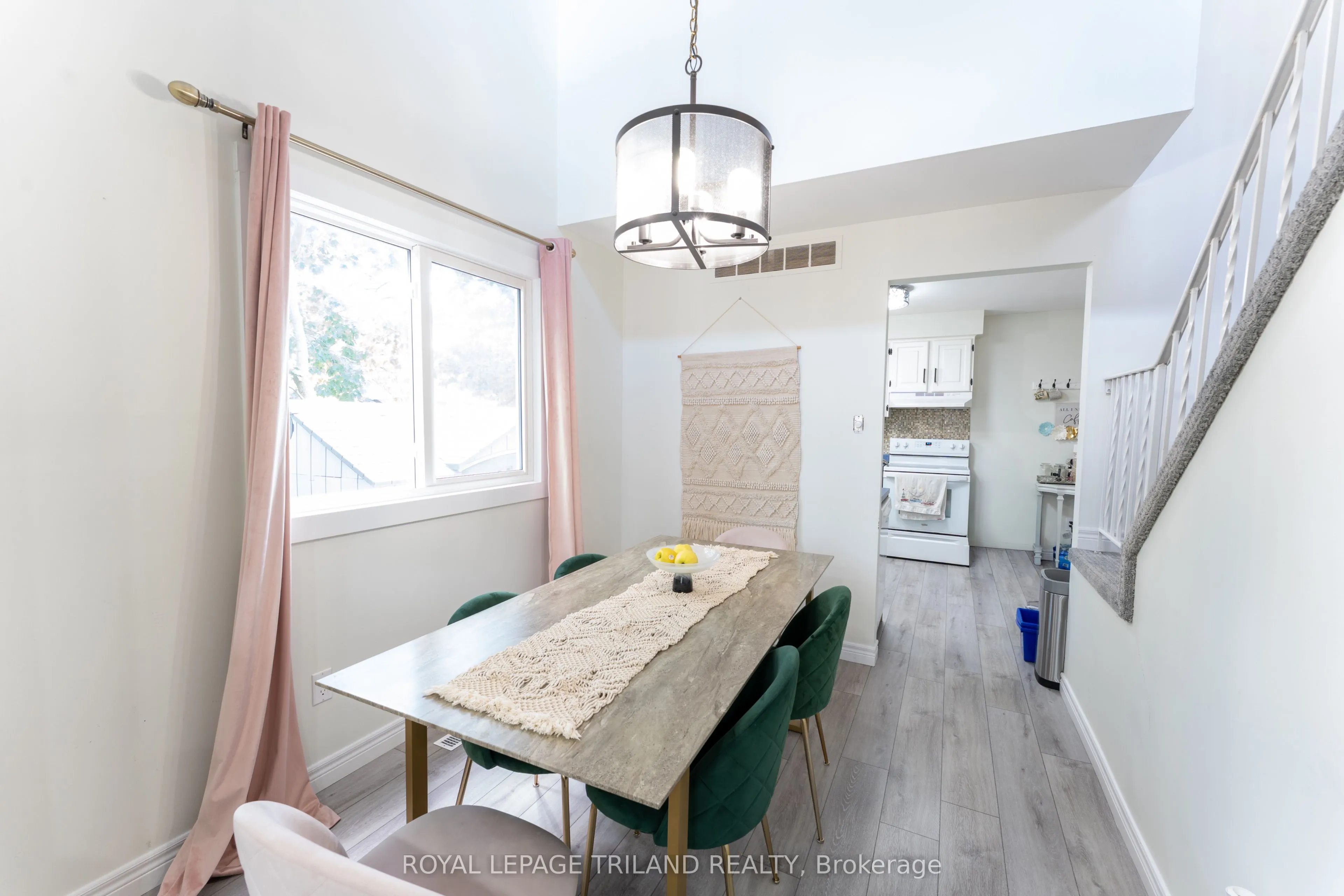 61 Beechbank Crescent