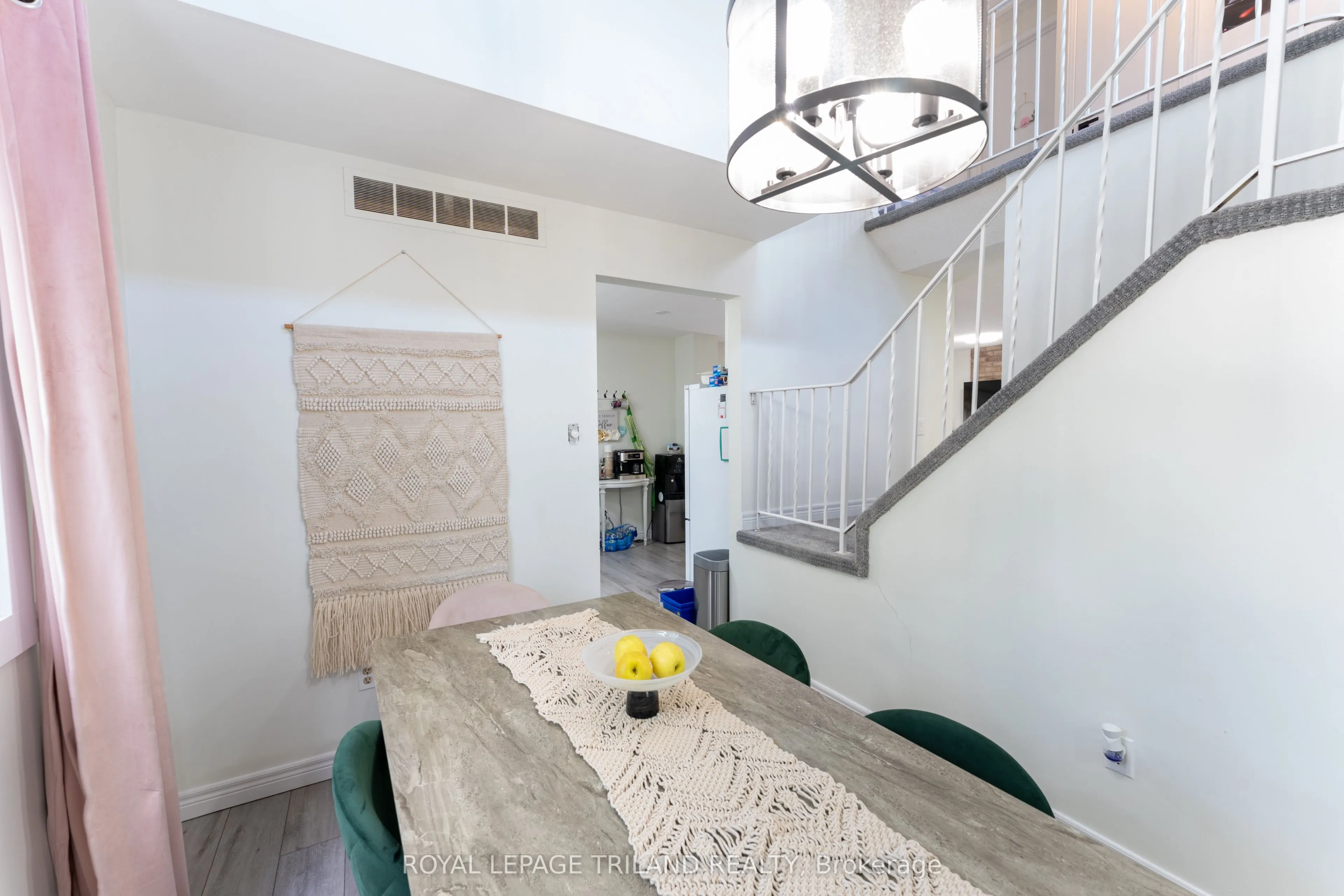 61 Beechbank Crescent