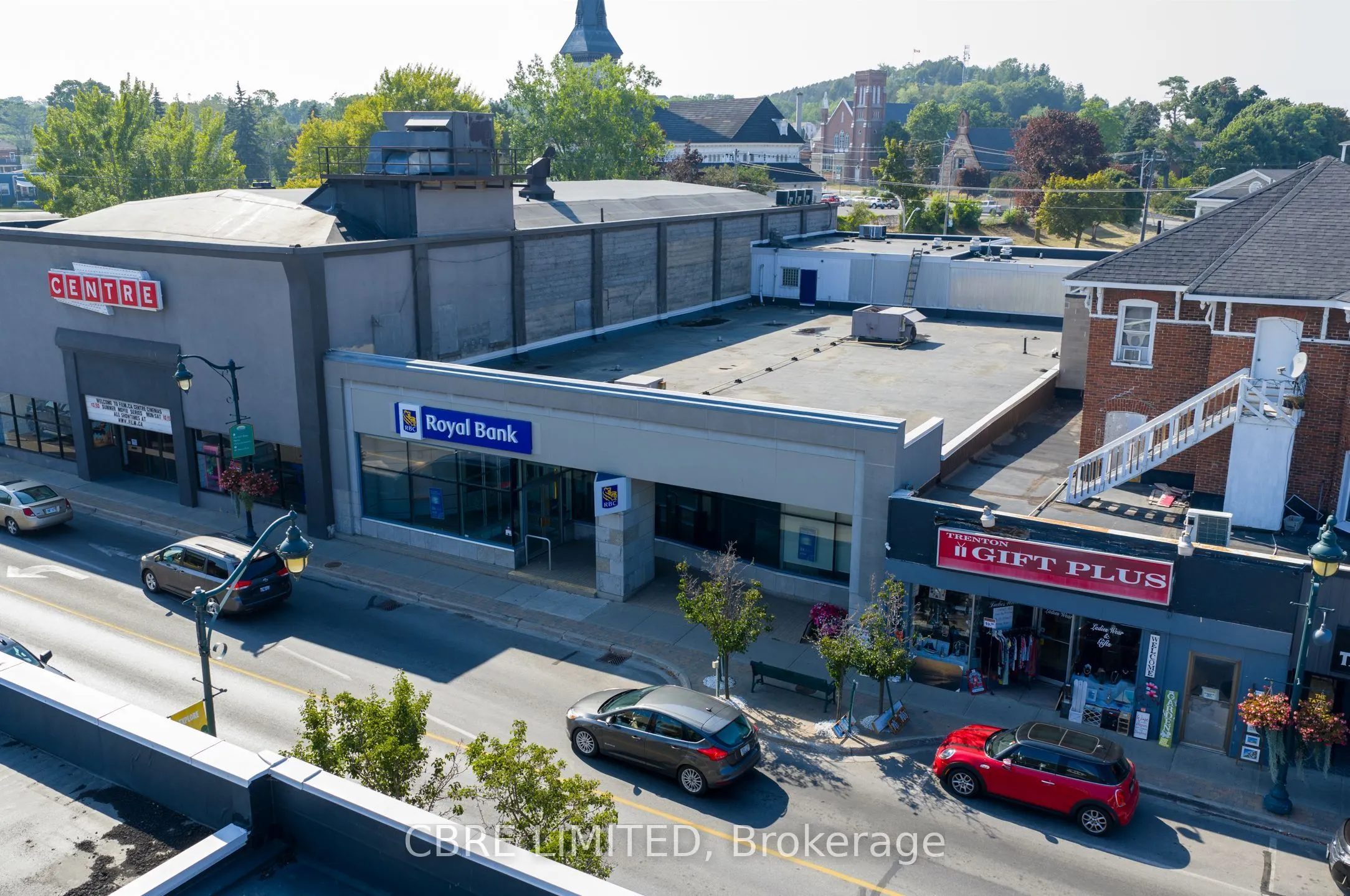 112 Dundas Street W