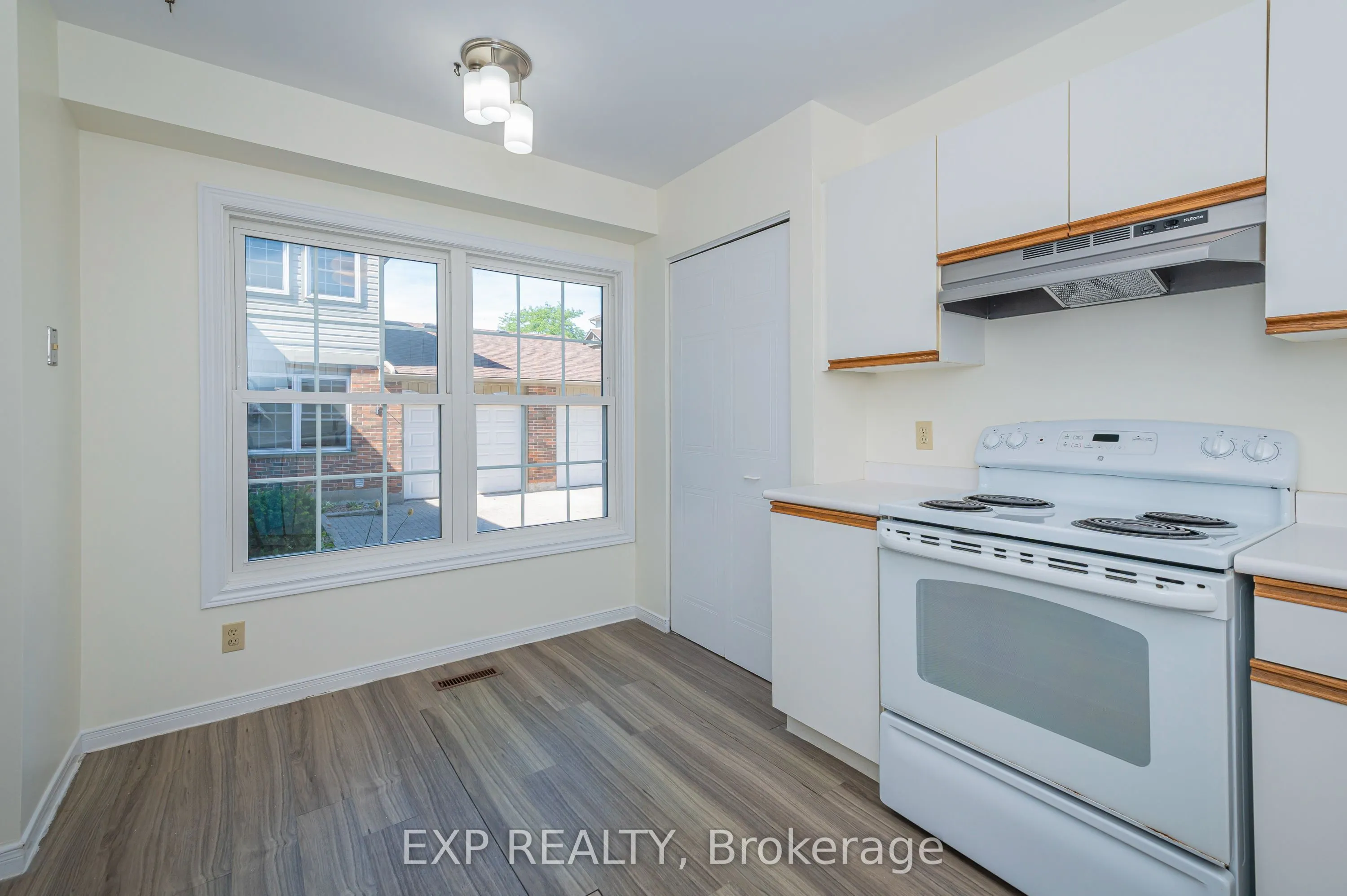 250 Keats Way, #8