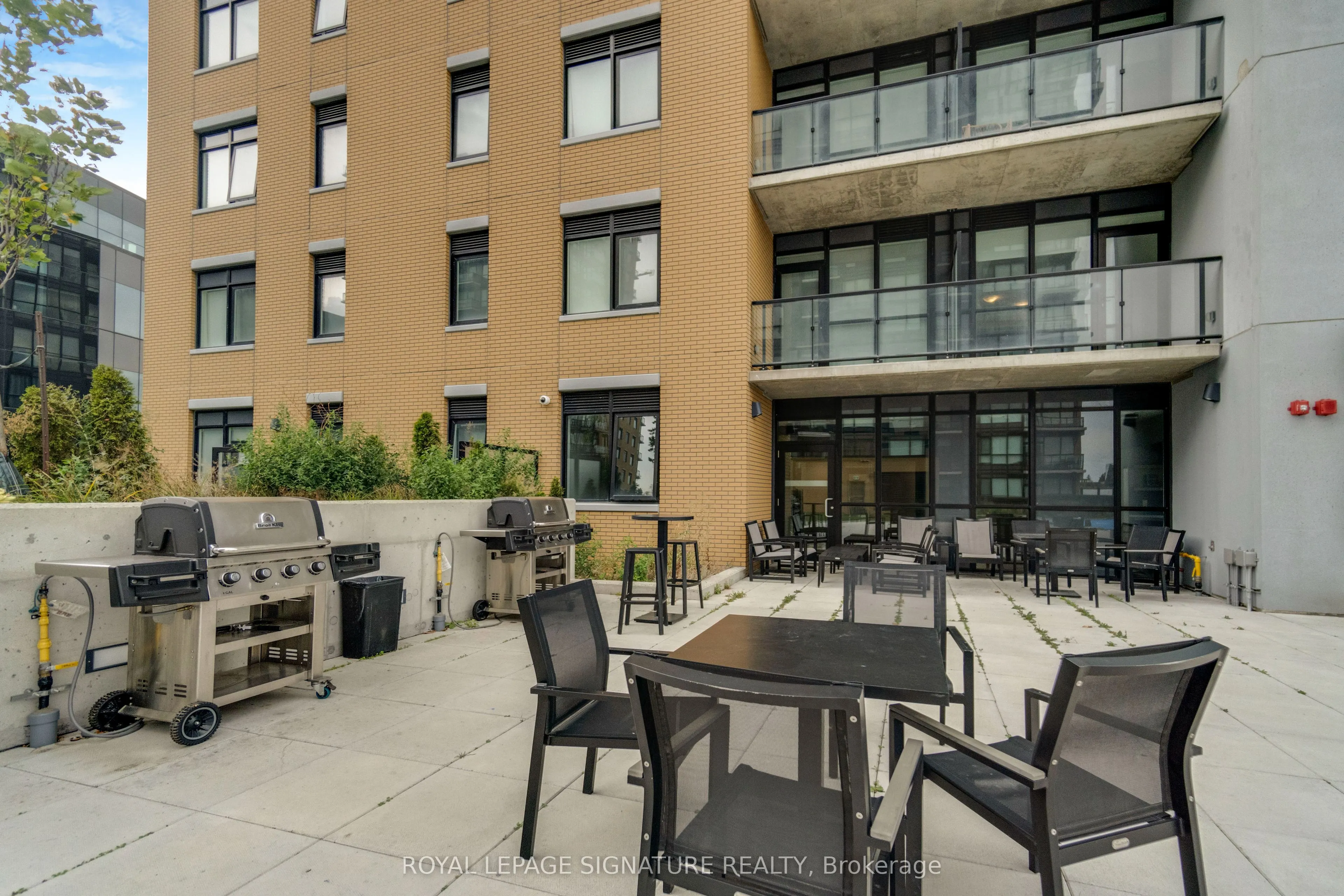 108 Garment Street, #909