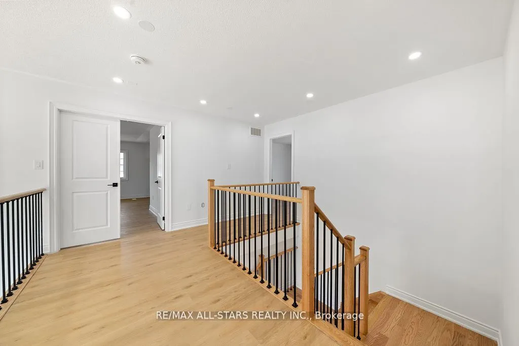 92 Hennessey Crescent