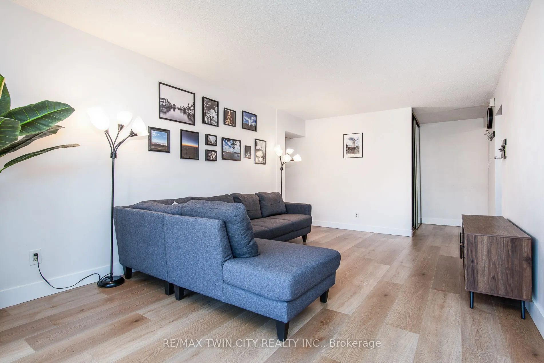 375 King Street N, #306