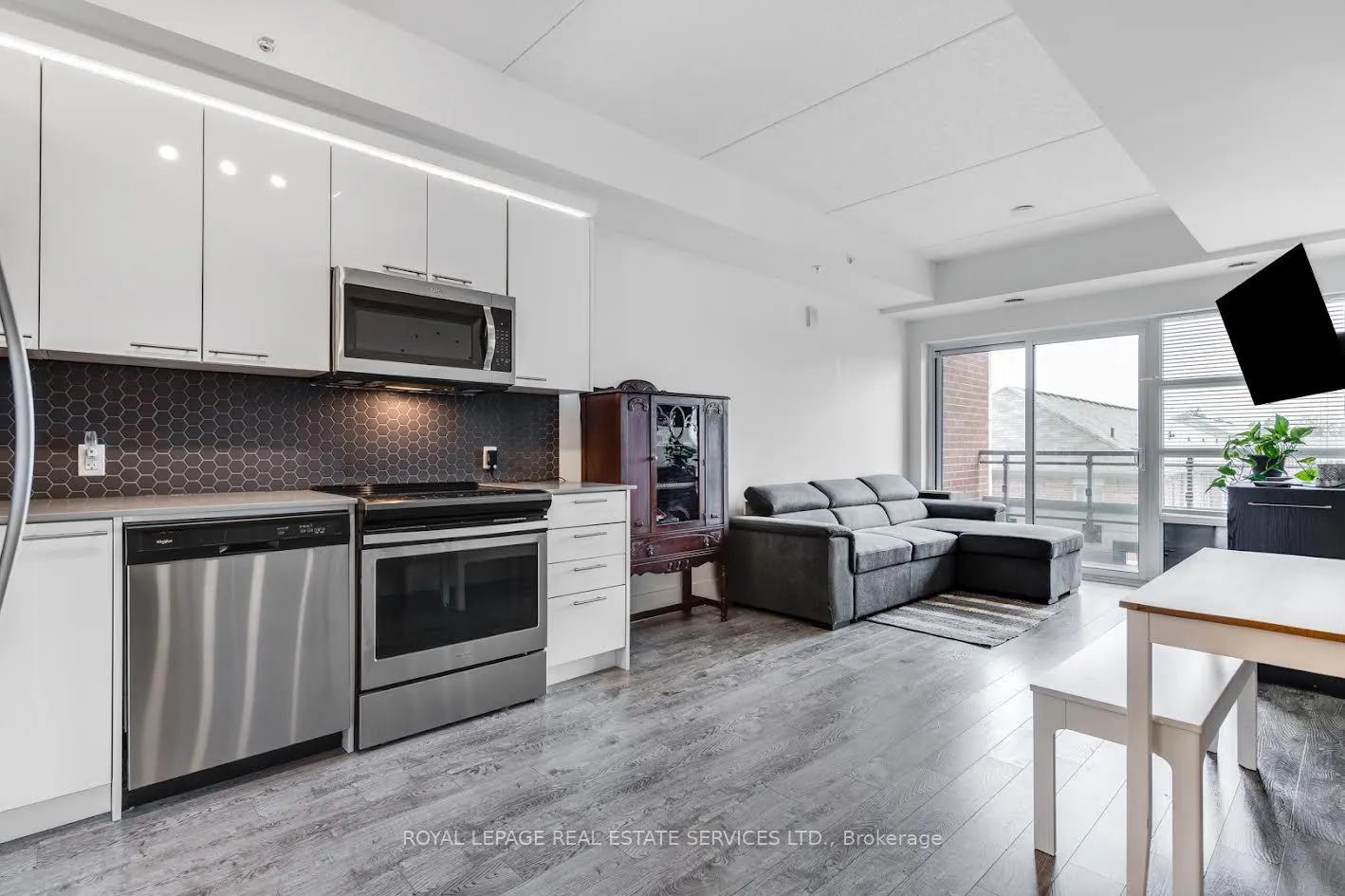 15 Prince Albert Boulevard, #412