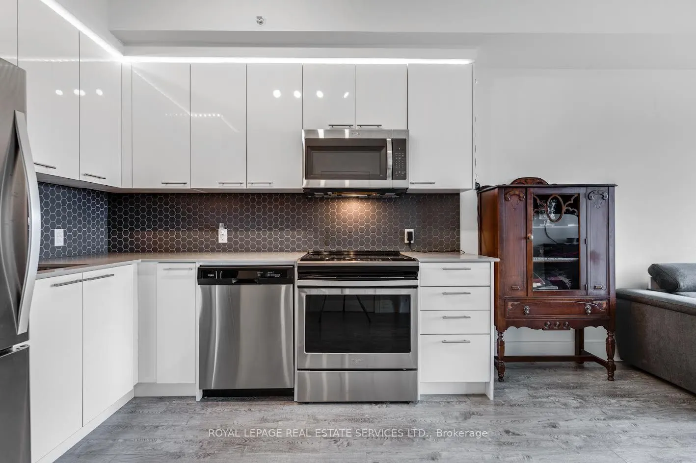 15 Prince Albert Boulevard, #412